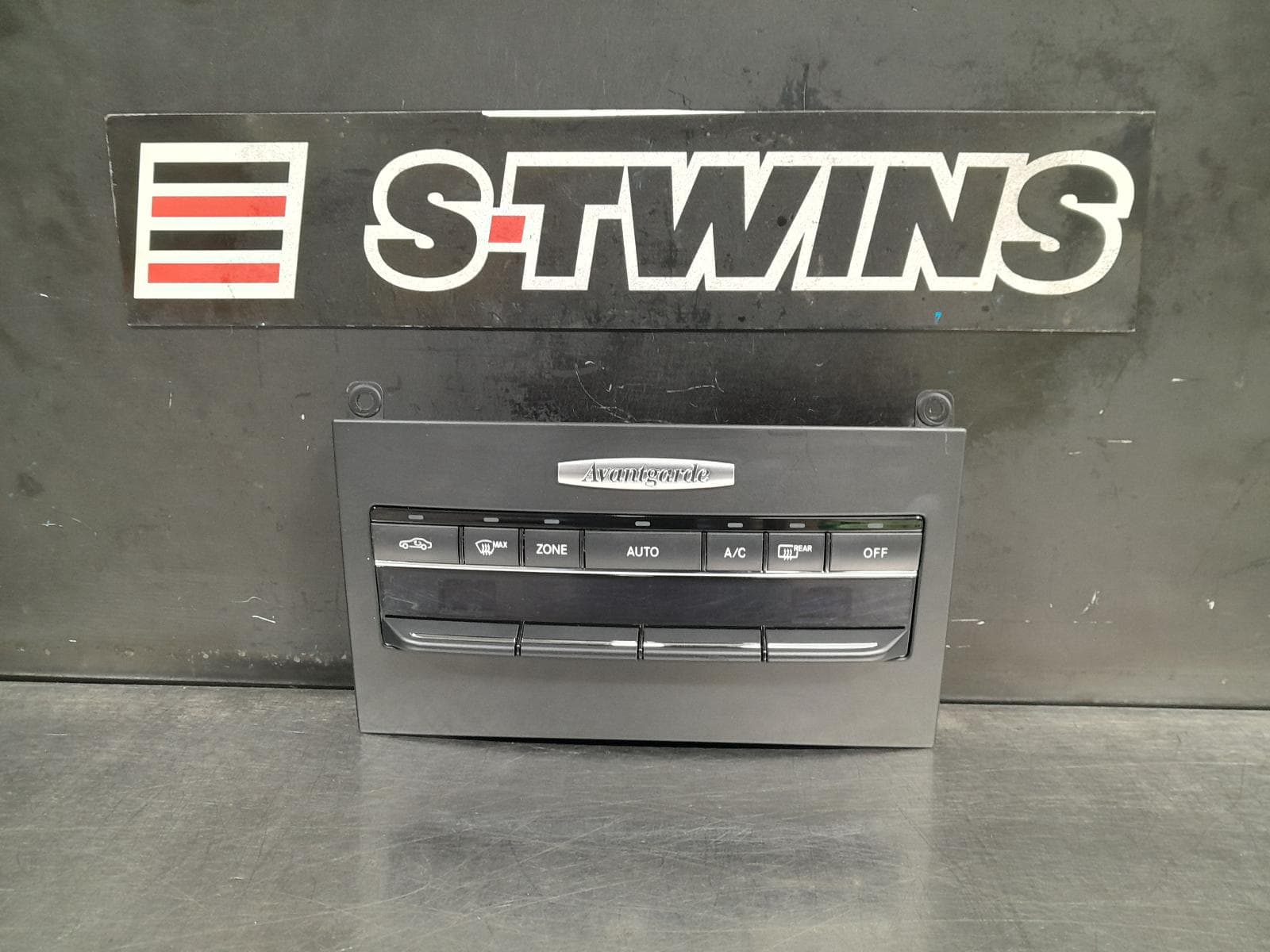 Used auto part listing image: 2010 MERCEDES E CLASS HEATER AC CONTROLS FRONT, DUAL ZONE CLIMATE CONTROL TYPE, 7 BUTTONS, W212/S212/A207/C207, 07/09-05/16 0000306861