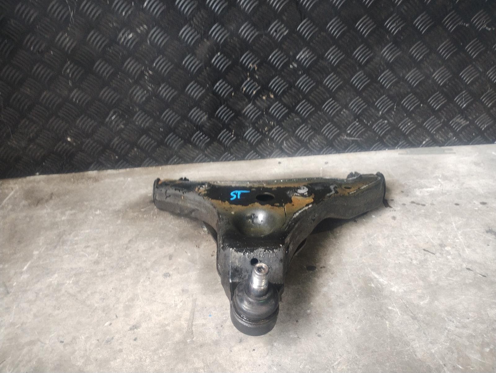 Used auto part listing image: 2021 MERCEDES SPRINTER LEFT FRONT LOWER CONTROL ARM RWD, VS30, 05/18- 0000251069