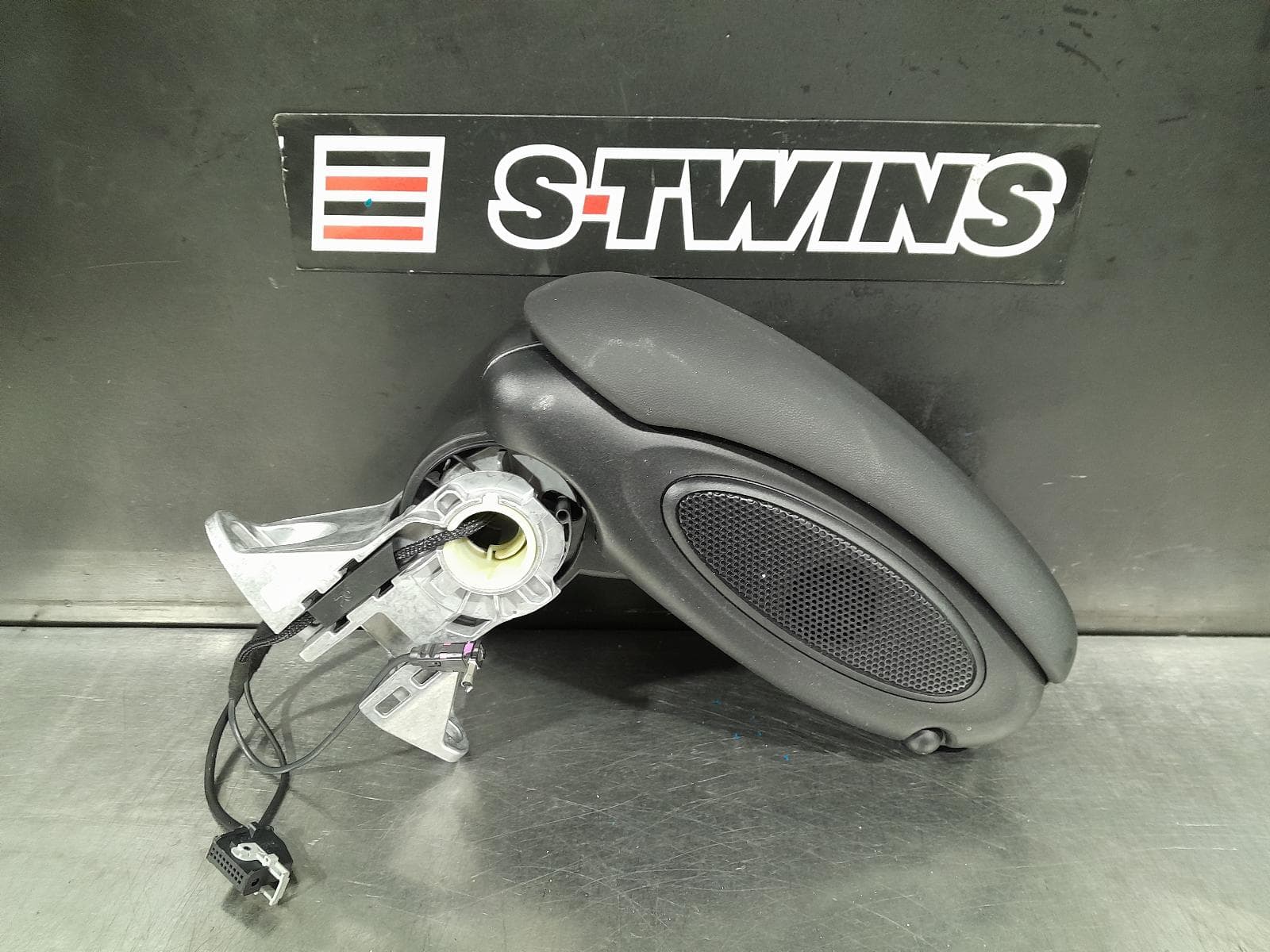 Used auto part listing image: 2018 MINI COOPER CONSOLE F55/F56/F57, 04/14-01/24 0000294243