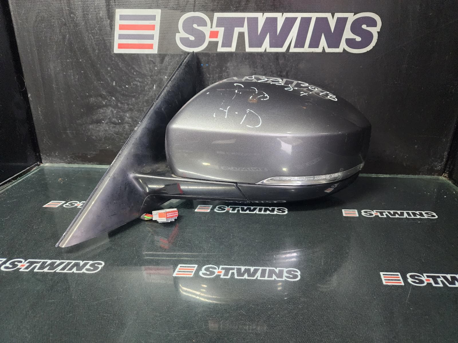 Used auto part listing image: 2020 LAND ROVER RANGEROVER SPORT LEFT DOOR MIRROR L494, POWER, FOLDING TYPE, AUTOBIOGRAPHY/HSE, 06/13-04/22 0000256348