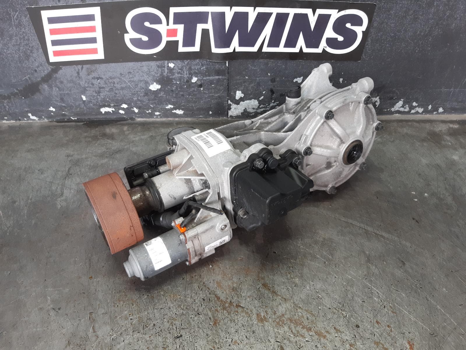 Used auto part listing image: 2015 VOLVO XC90 DIFFERENTIAL CENTRE REAR, NON HYBRID, STANDARD TYPE, MK2, 04/15- 0000297389