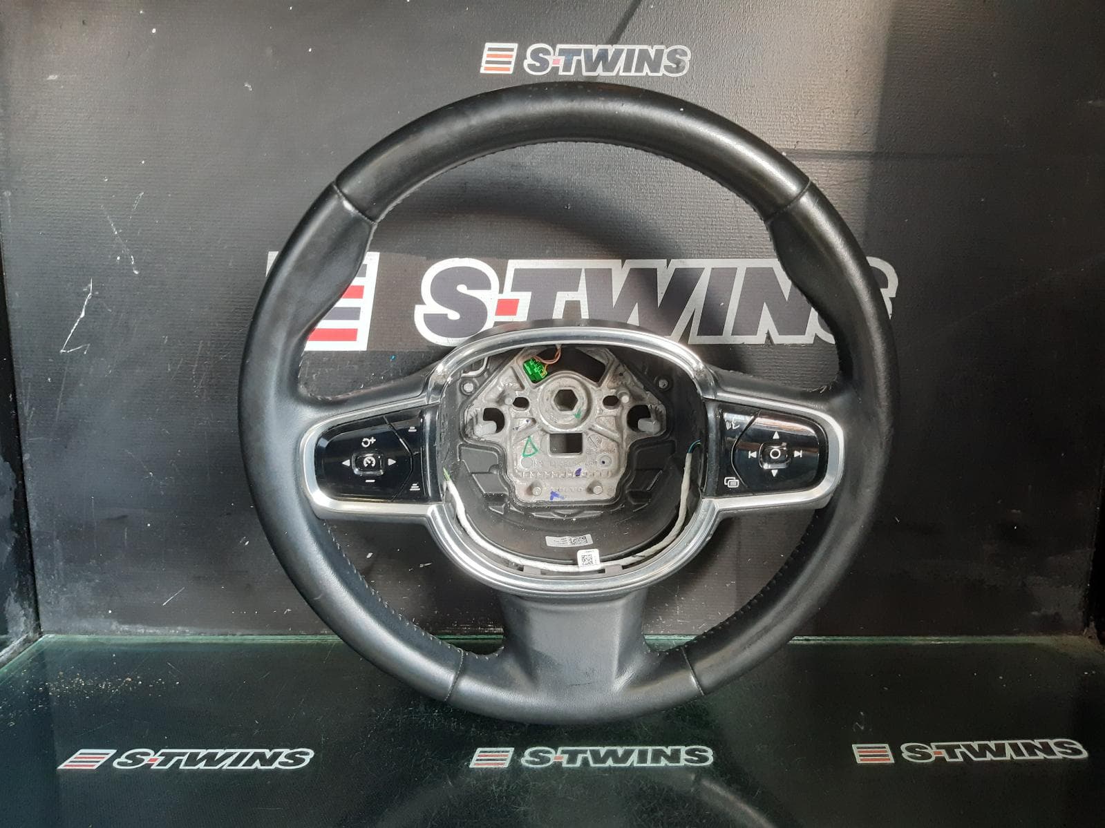 Used auto part listing image: 2015 VOLVO XC90 STEERING WHEEL Mk2, 04/15- 0000296602