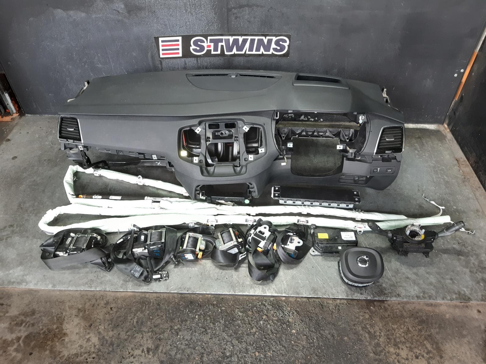 Used auto part listing image: 2015 VOLVO XC90 AIRBAG ASSEMBLY DUAL AIRBAG ASSY, Mk2, 04/15- 0000296546