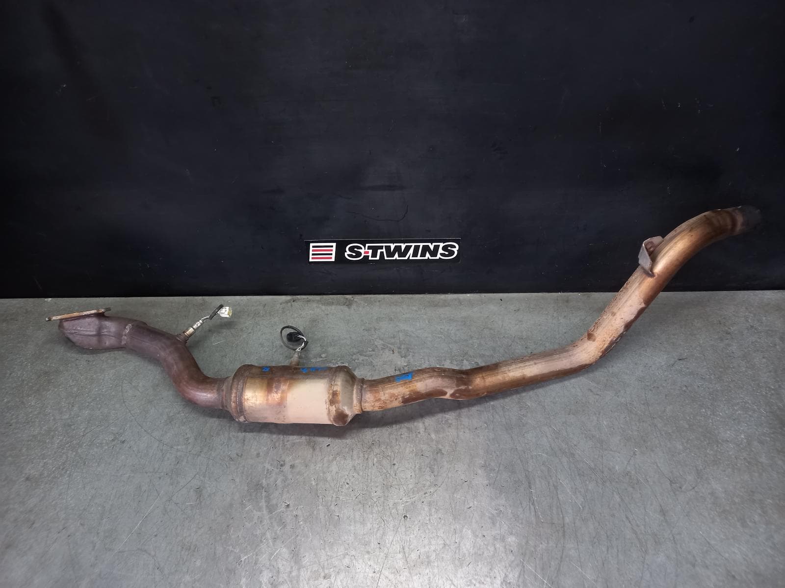Used auto part listing image: 2014 CHRYSLER 300C CATALYTIC CONVERTER MANIFOLD-CAT TYPE, 3.6, PETROL, RH SIDE, LX, 12/11-12/21 0000351136