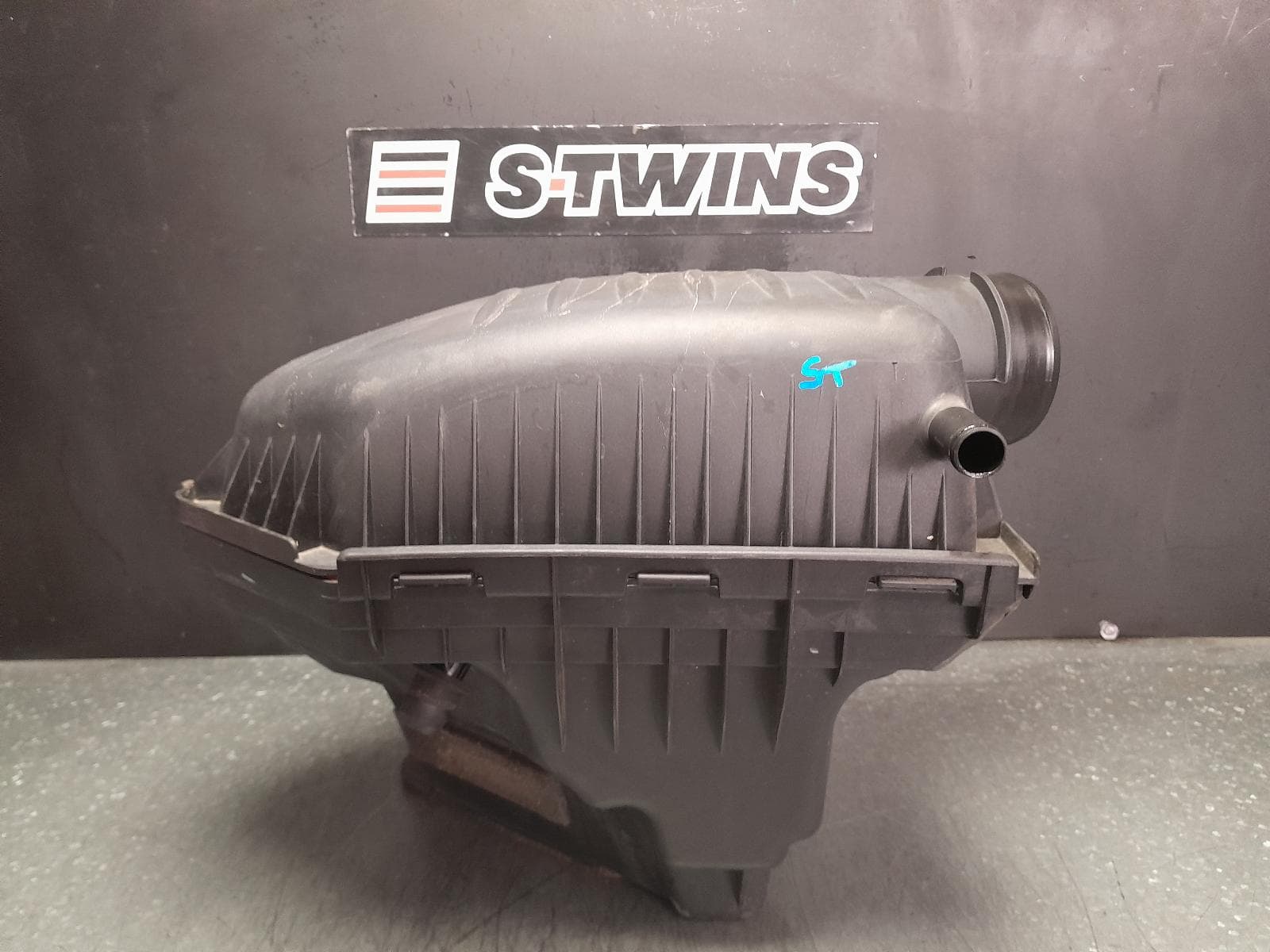 Used auto part listing image: 2014 CHRYSLER 300C AIR CLEANER BOX AIR CLEANER, LX, 3.6, PETROL, 12/11-12/21 0000351140