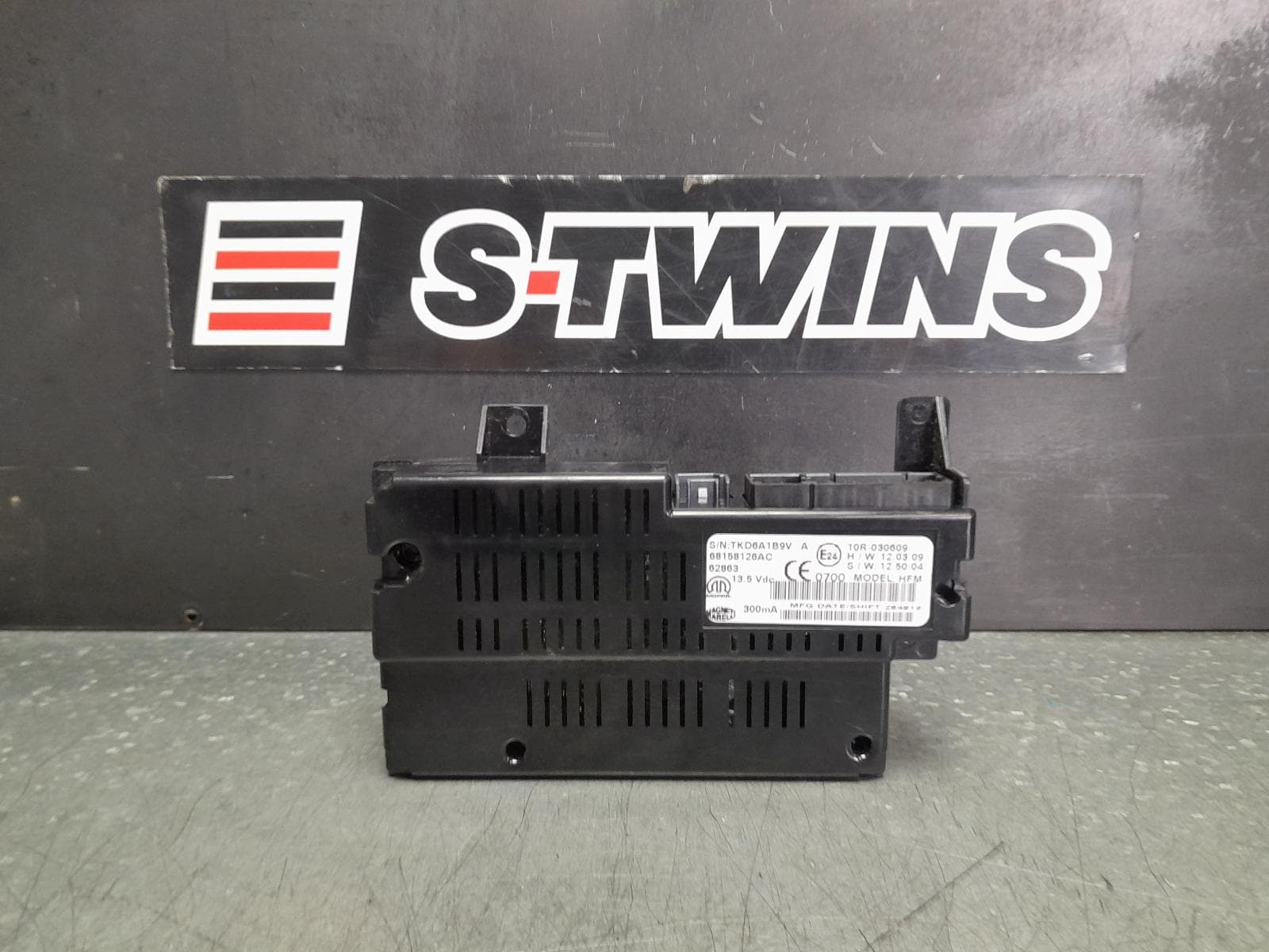Used auto part listing image: 2014 CHRYSLER 300C BLUETOOTH MODULE, LX, 12/11-12/21 0000351148