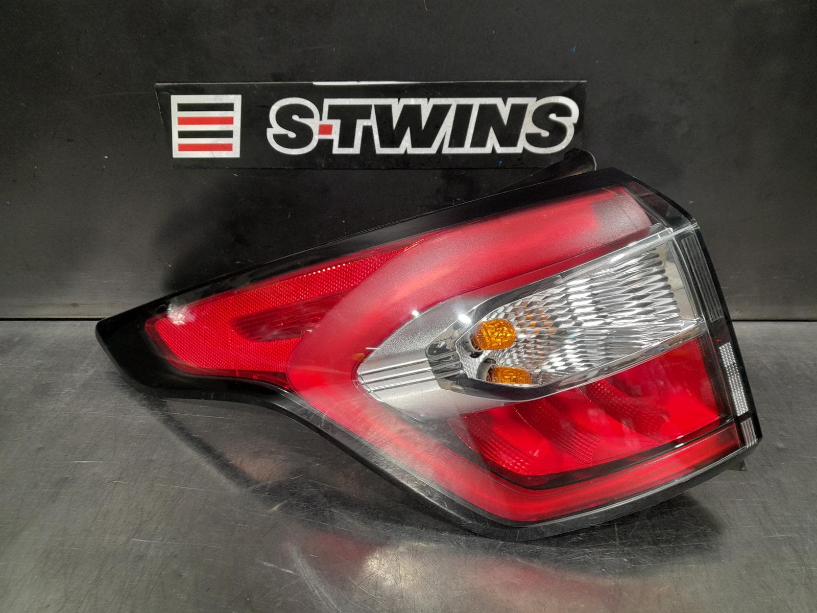 Used auto part listing image: 2018 FORD ESCAPE LEFT TAILLIGHT ZG, IN BODY, HALOGEN TYPE, 09/16-05/20 0000307654