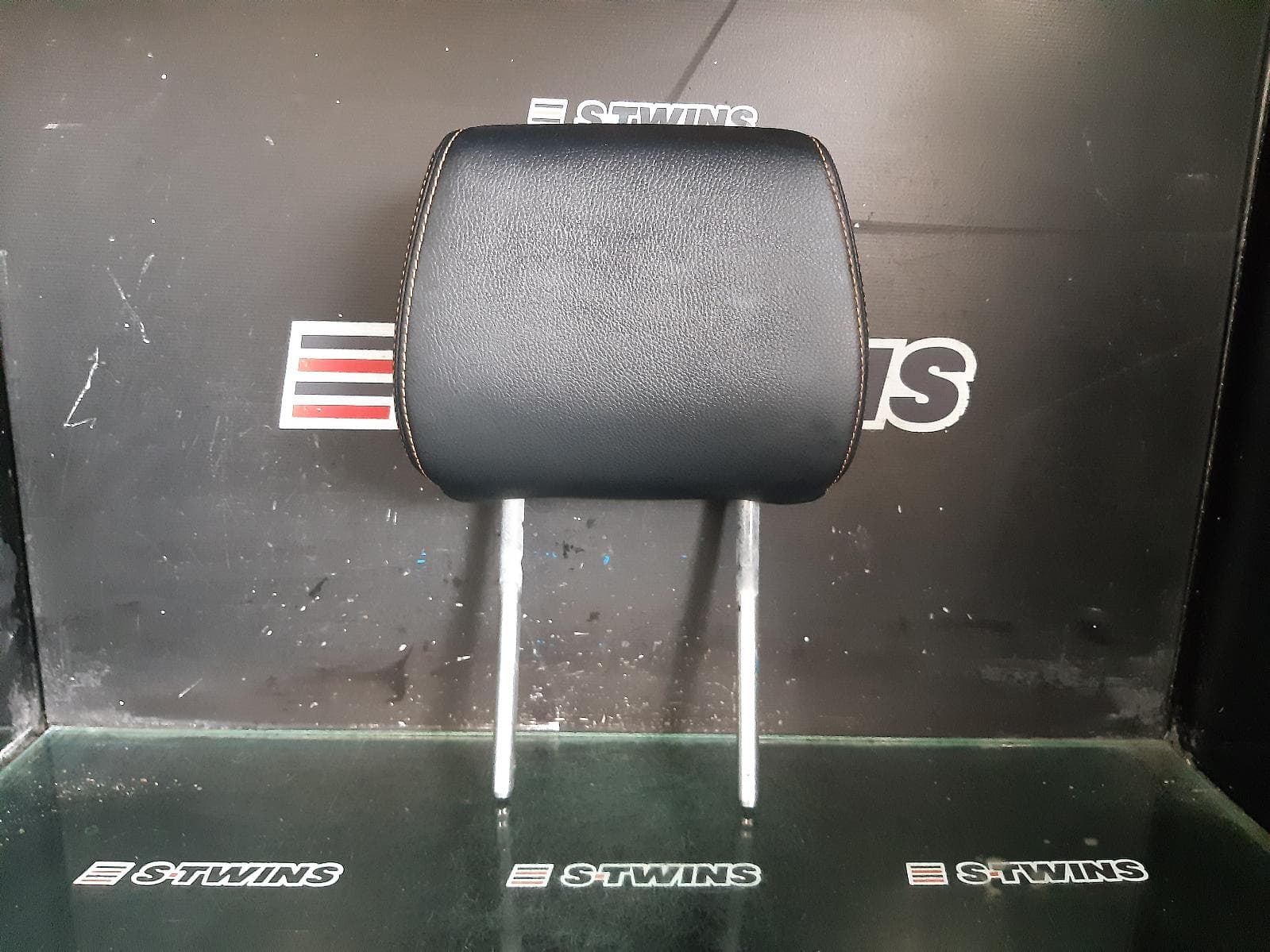 Used auto part listing image: 2020 FORD RANGER HEADREST LH FRONT, LEATHER, BLACK, PX, 06/15-04/22 0000295818