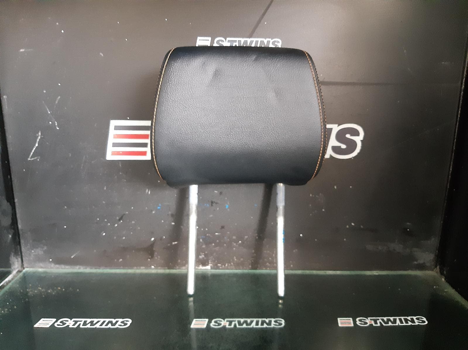 Used auto part listing image: 2020 FORD RANGER HEADREST RH FRONT, LEATHER, BLACK, PX, 06/15-04/22 0000295820