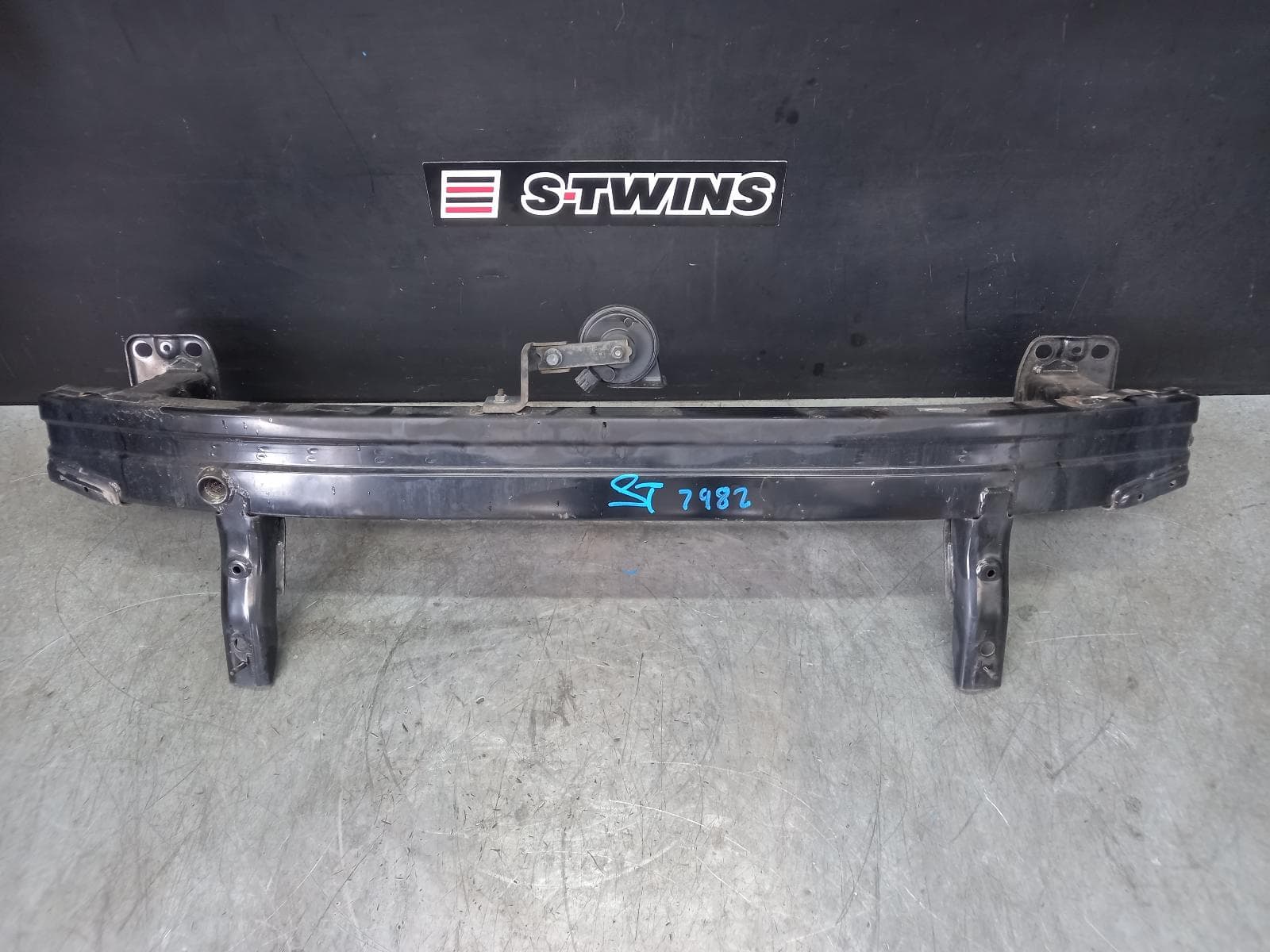 Used auto part listing image: 2015 HYUNDAI SONATA F BAR REINFORC BRACK MAIN REINFORCEMENT, LF, PREMIUM, 10/14-07/17 0000328719