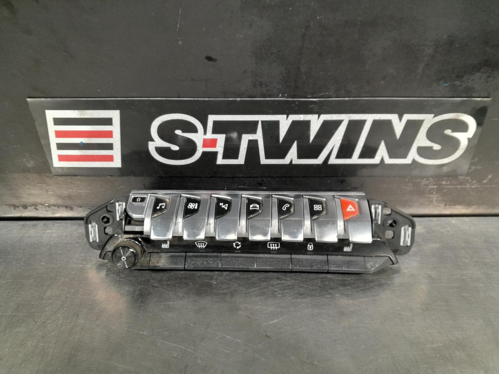 Used auto part listing image: 2019 PEUGEOT 3008 HEATER AC CONTROLS P84, 10/16-12/23 0000295998