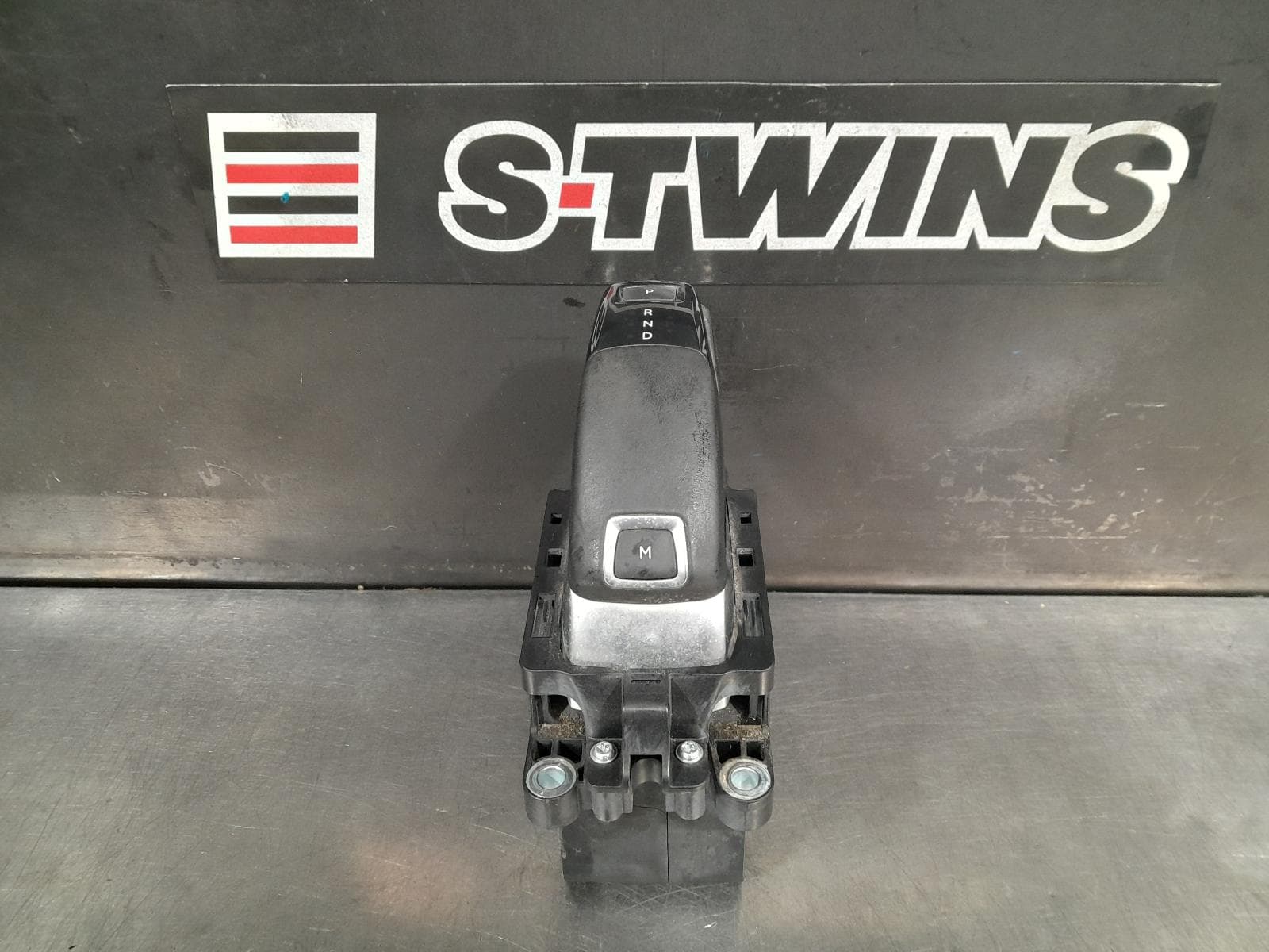 Used auto part listing image: 2019 PEUGEOT 3008 GEAR STICK SHIFTER P84, 10/16-12/23 0000296001