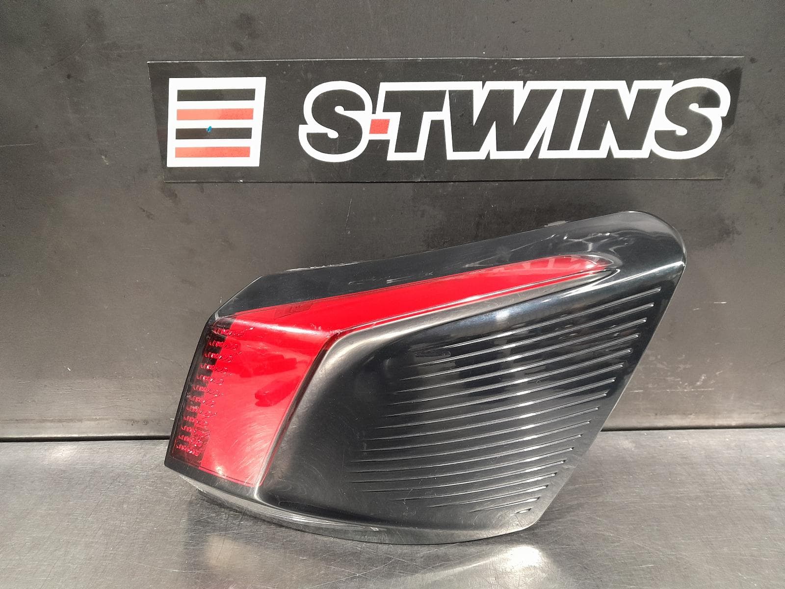 Used auto part listing image: 2019 PEUGEOT 3008 RIGHT TAILLIGHT P84, IN BODY, LED TYPE, 10/16-10/20 0000296011