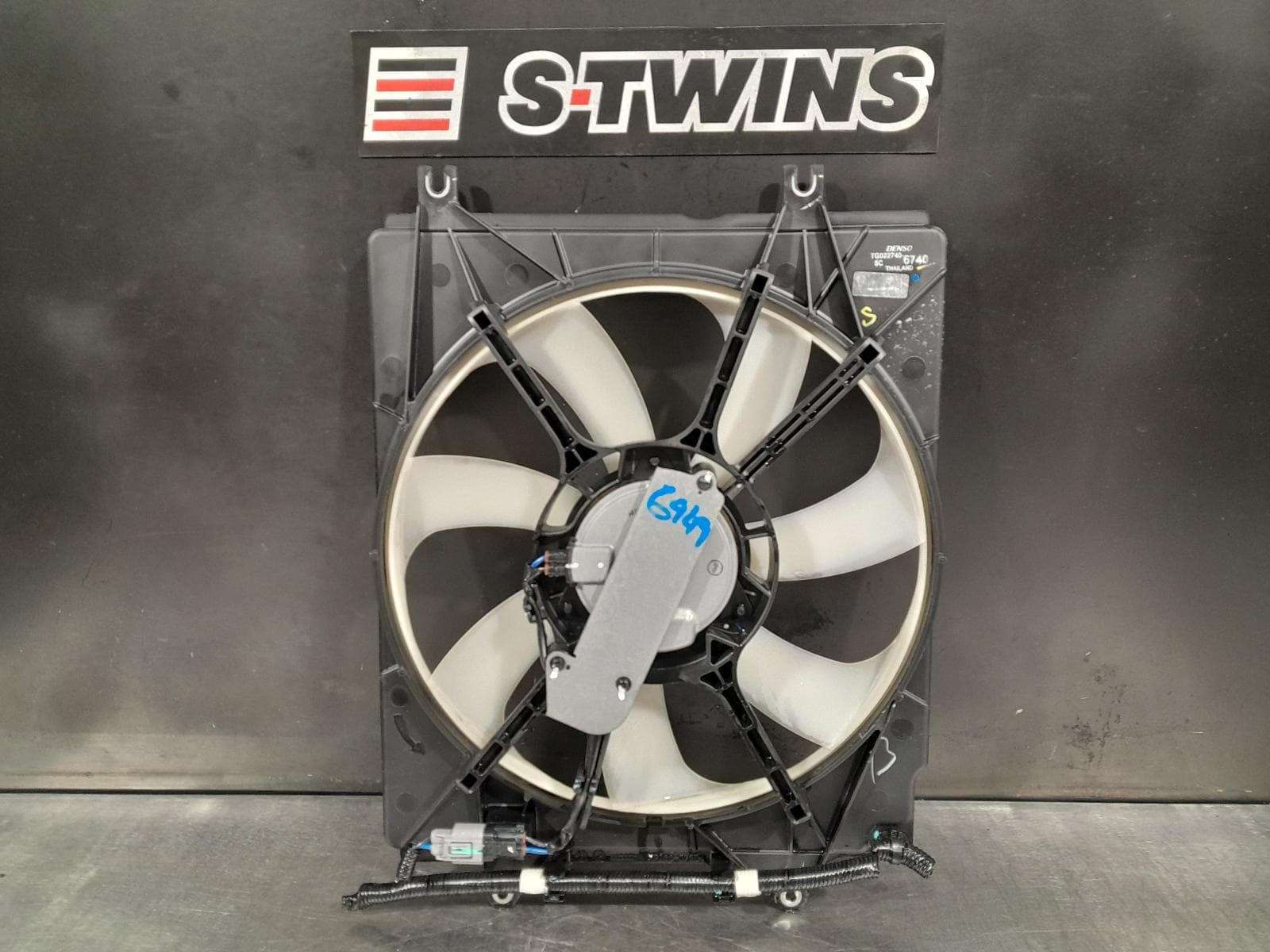 Used auto part listing image: 2019 HONDA CRV FAN A/C FAN (LH SIDE), 7 BLADES, RW, 05/17-08/23 0000268454