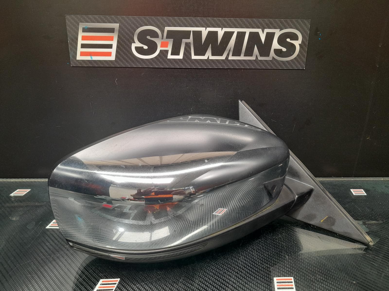 Used auto part listing image: 2013 CHRYSLER 300C RIGHT DOOR MIRROR LX, CHROME, NON BLIND SPOT TYPE, 12/11-12/21 0000192806