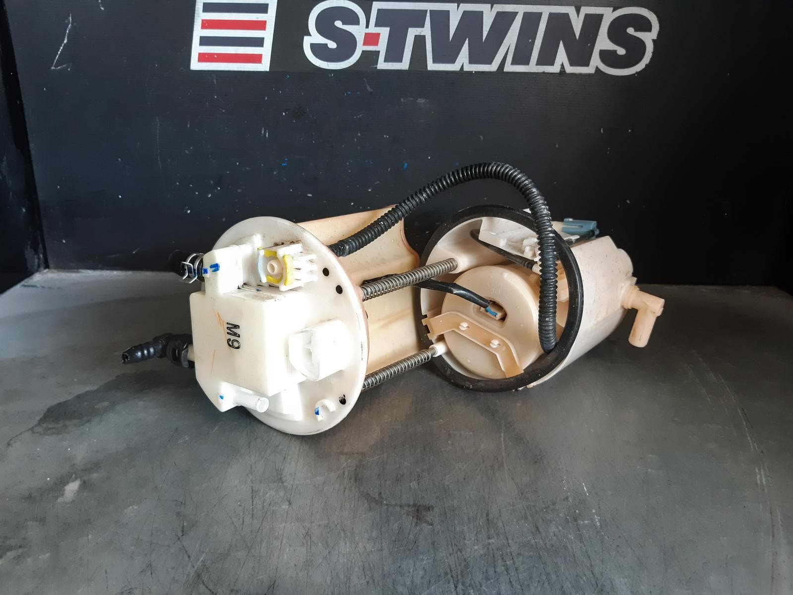 Used auto part listing image: 2017 TOYOTA RAV4 FUEL PUMP XA40, 12/12-12/18 0000298977