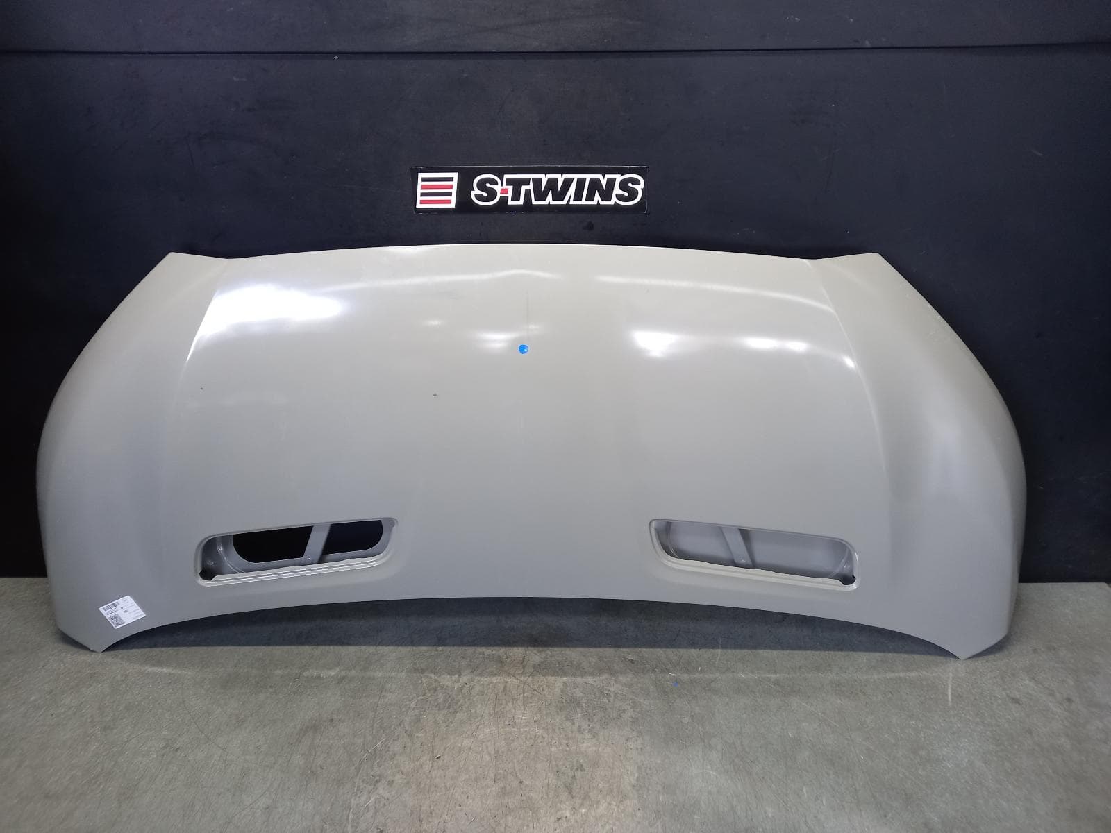 Used auto part listing image: NEW 2020 LDV DELIVER 9 BONNET 07/20- 0000297755