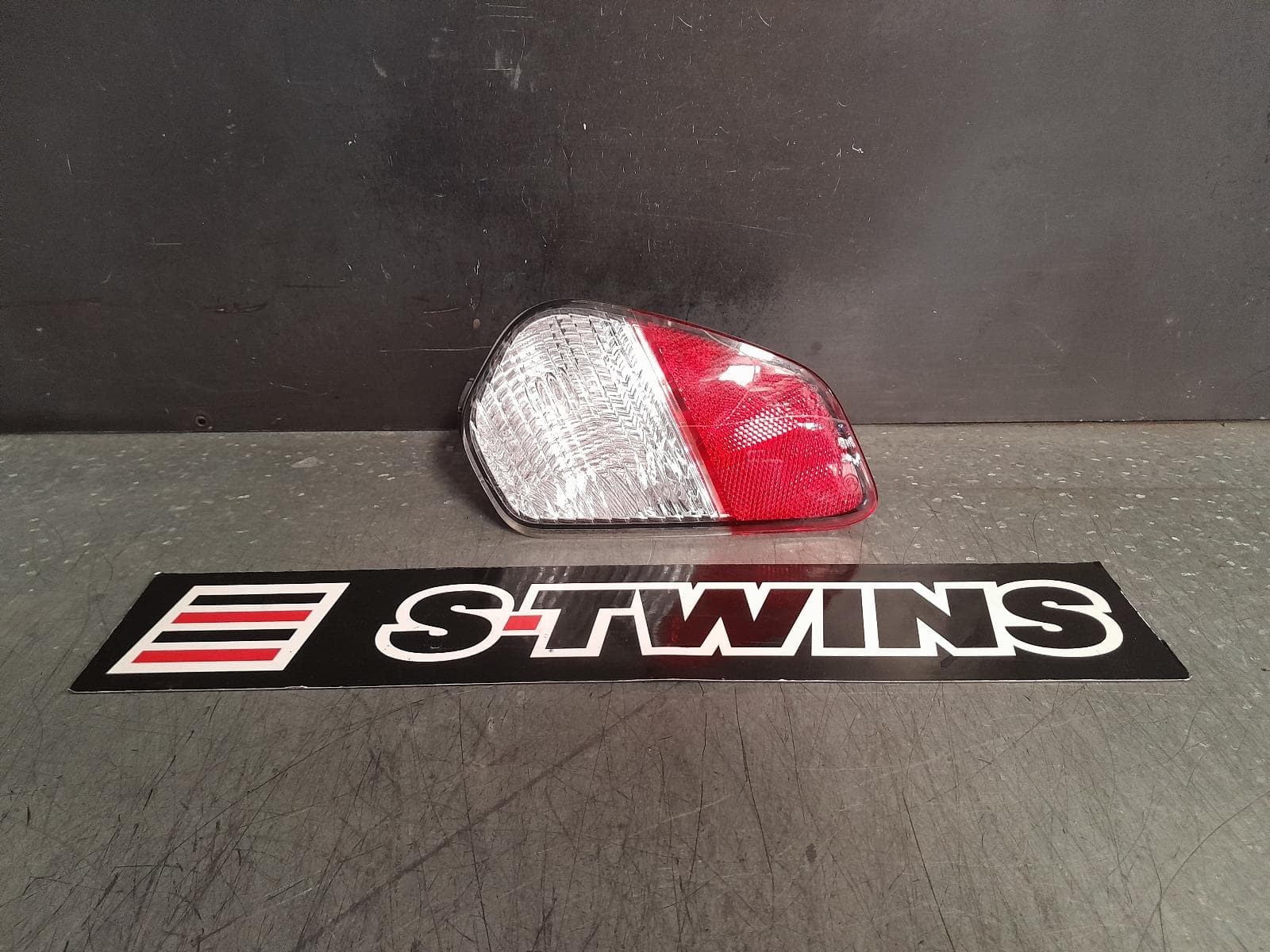 Used auto part listing image: 2016 MITSUBISHI OUTLANDER LEFT TAILLIGHT BUMPER REFLECTOR, ZK-ZL, 01/15-07/21 0000358910