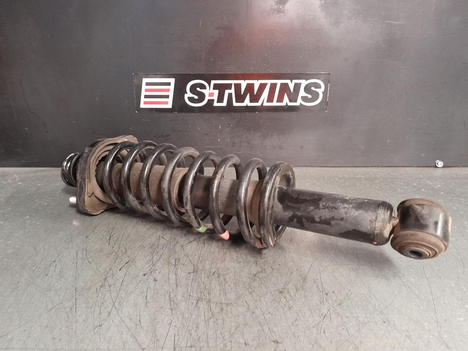 Used auto part listing image: 2016 MITSUBISHI OUTLANDER RIGHT REAR STRUT ZJ-ZL, 10/12-07/21 0000358914
