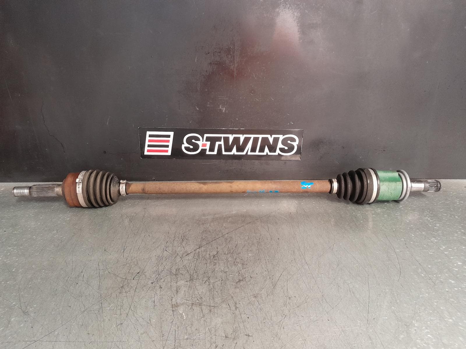 Used auto part listing image: 2016 MITSUBISHI OUTLANDER RIGHT DRIVESHAFT REAR, ZJ-ZL, 10/12-07/21 0000358918