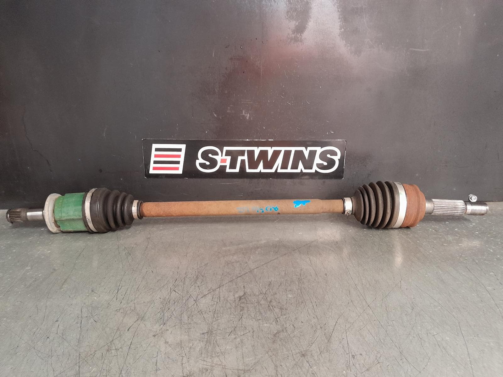 Used auto part listing image: 2016 MITSUBISHI OUTLANDER LEFT DRIVESHAFT REAR, ZJ-ZL, 10/12-07/21 0000358919