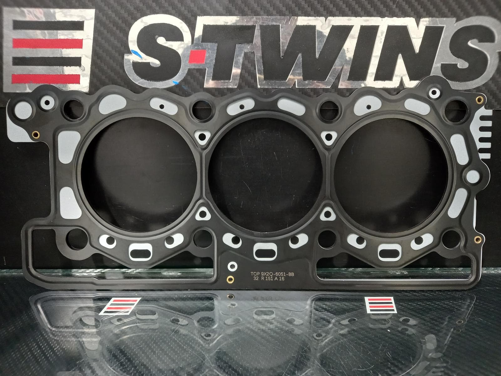 Used auto part listing image: NEW 2014 LAND ROVER RANGEROVER SPORT GASKET CYLINDER HEAD GASKET, DIESEL, 3.0, SINGLE TURBO, L494, 06/13-04/22 0000211474