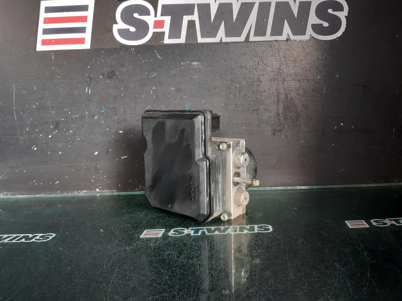 Used auto part listing image: 2016 NISSAN JUKE ABS PUMP MODULATOR F15, P/N 47660BV82A, 06/10-12/19 0000299457