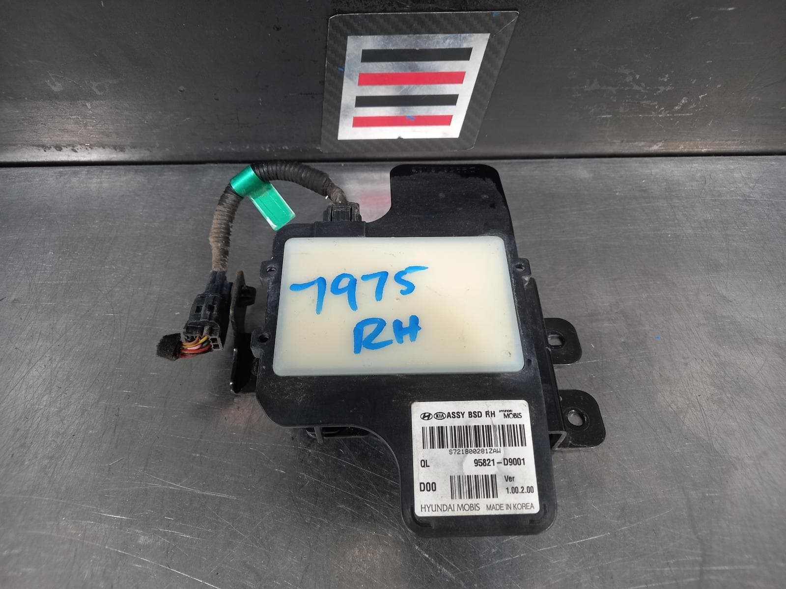 Used auto part listing image: 2017 KIA SPORTAGE REVERSE CAMERA QL, BLIND SPOT MONITOR SENSOR (RH REAR BEHIND BUMPER), 10/15-08/21 0000299198