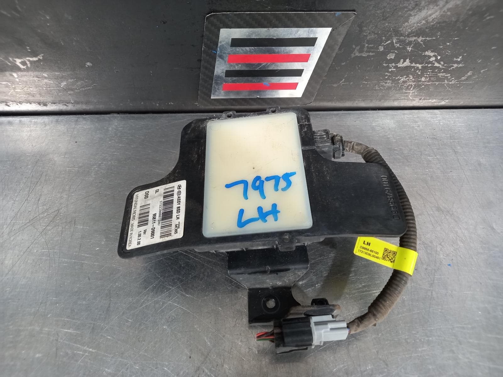 Used auto part listing image: 2017 KIA SPORTAGE REVERSE CAMERA QL, BLIND SPOT MONITOR SENSOR (LH REAR BEHIND BUMPER), 10/15-08/21 0000299197