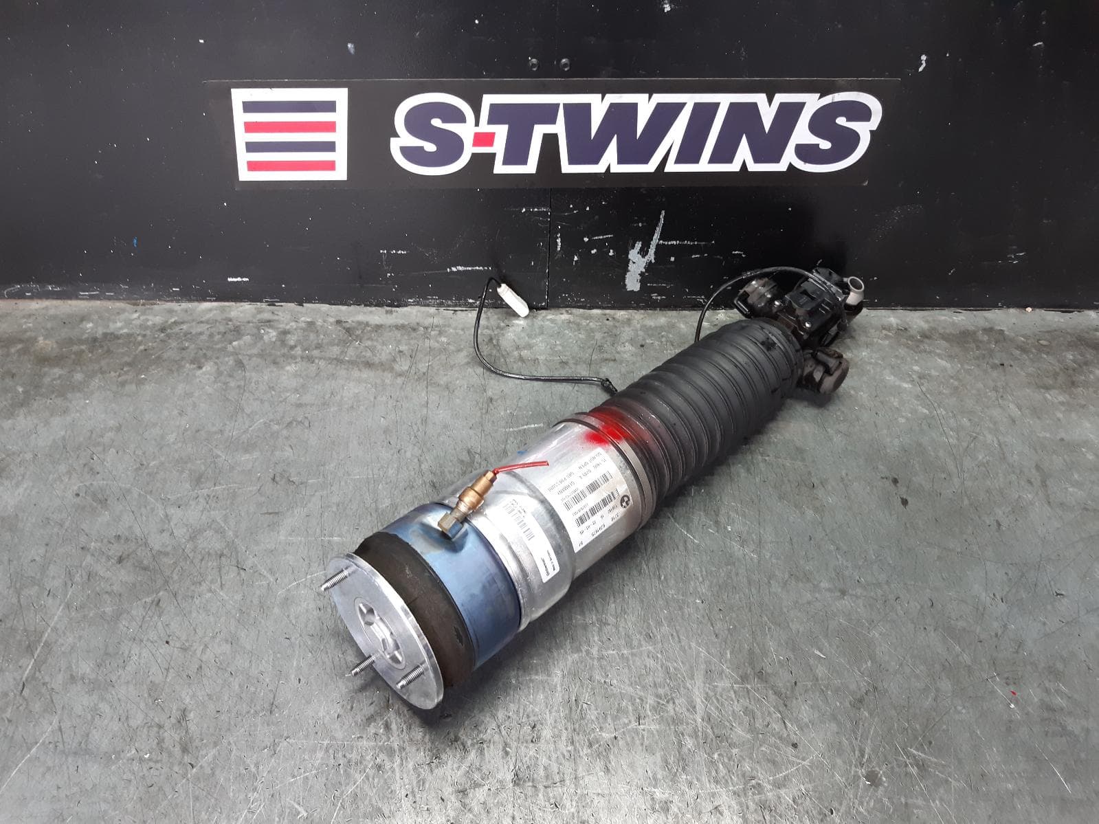 Used auto part listing image: 2009 BMW 7 SERIES LEFT REAR STRUT F01/F02, AIRBAG TYPE, 03/09-09/15 0000113244