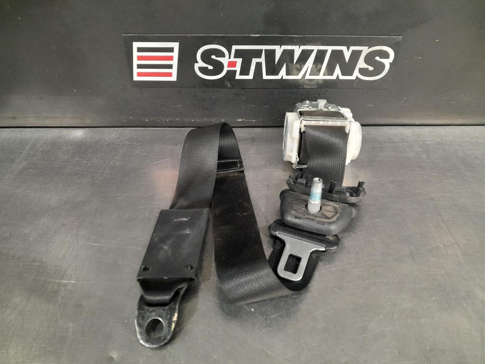 Used auto part listing image: 2012 JEEP WRANGLER SEAT BELT STALK LH REAR, SEAT BELT ONLY, 4DR TYPE, JK, 11/10-07/18 0000294066