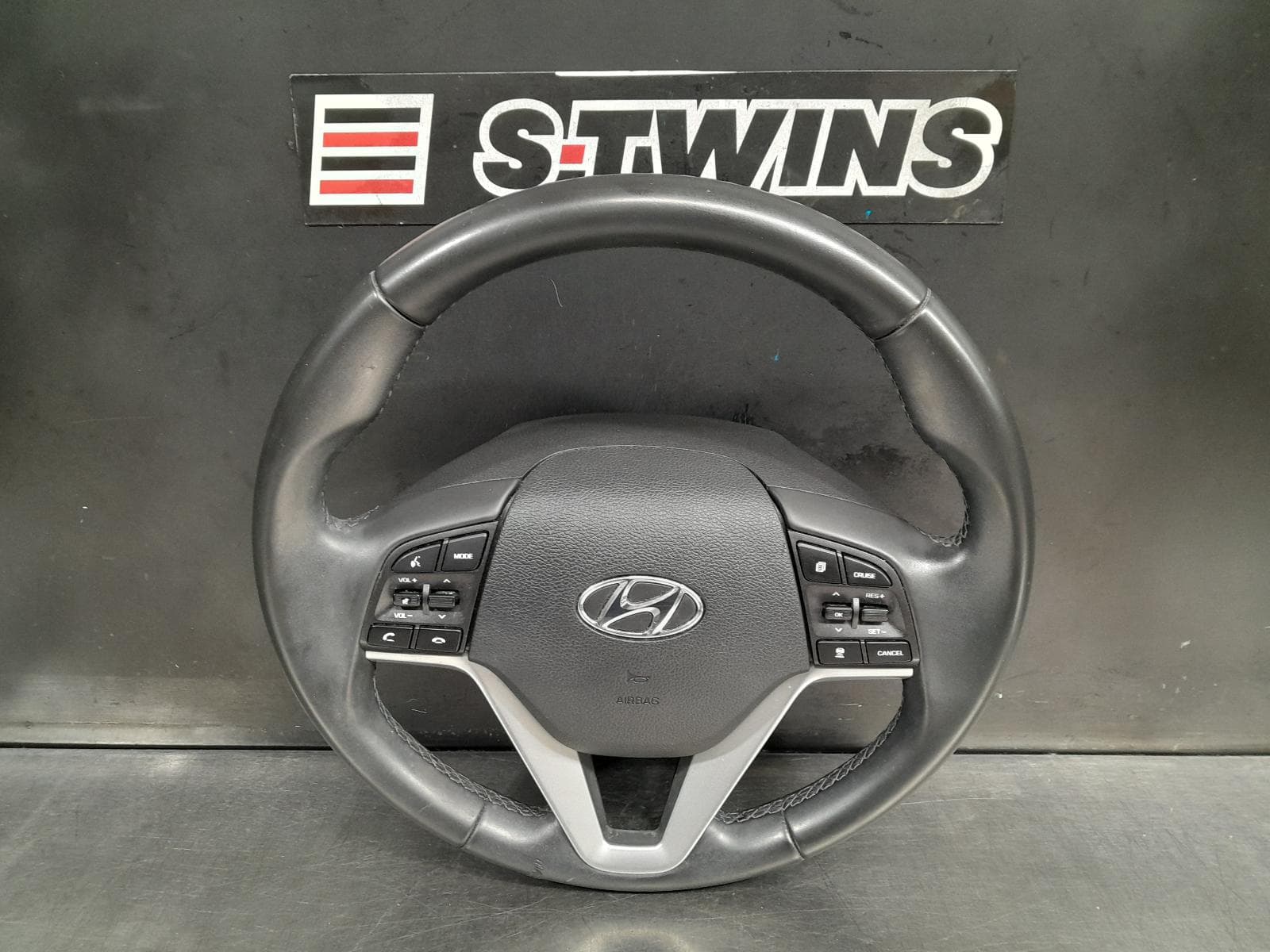 Used auto part listing image: 2020 HYUNDAI TUCSON STEERING WHEEL LEATHER, TL, W/ DISTANCE CRUISE CONTROL, PHONE & VOICE CONTROL, 08/18-01/21 0000305797