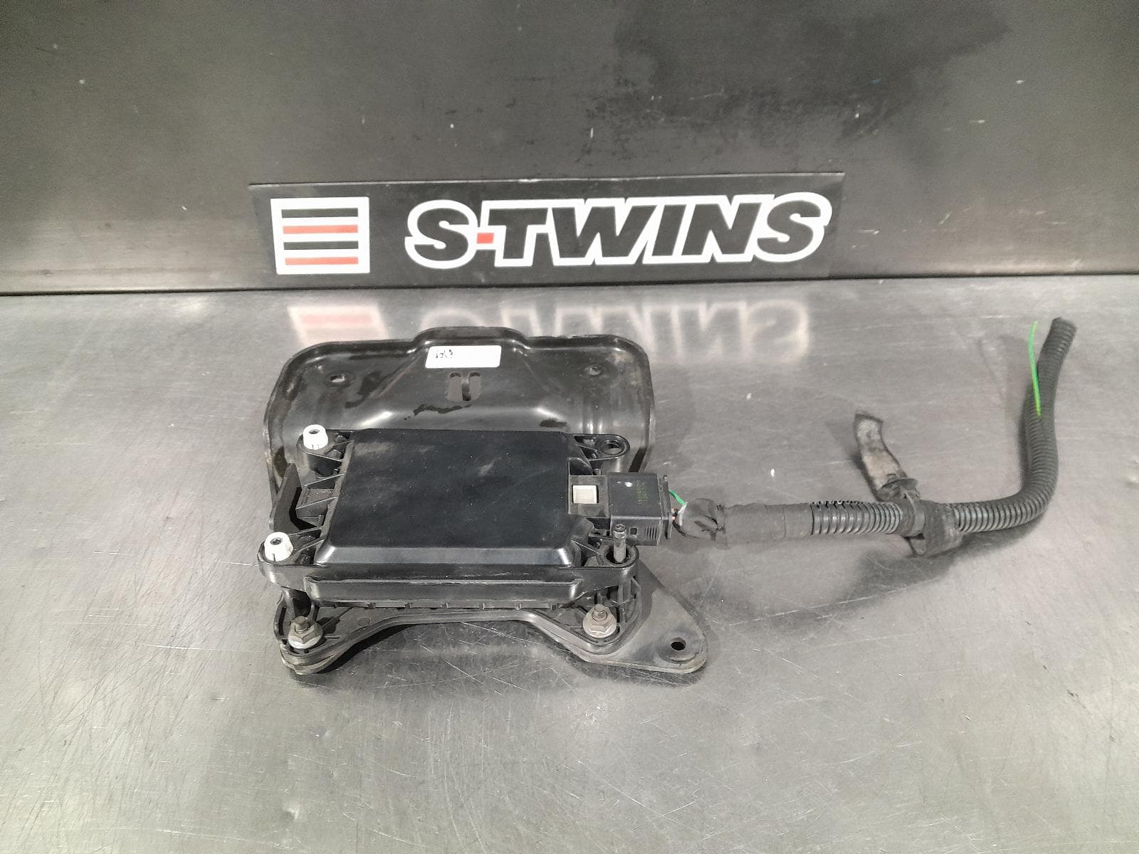Used auto part listing image: 2017 PEUGEOT 3008 REVERSE CAMERA P84, FRONT RADAR SENSOR (GRILLE MOUNTED), 10/16-12/23 0000300727