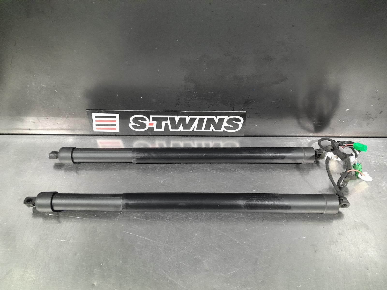 Used auto part listing image: 2017 PEUGEOT 3008 HATCH STRUT P84, 10/16-12/23 0000300728