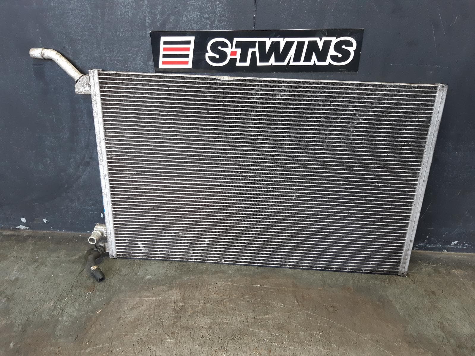 Used auto part listing image: 2017 JAGUAR F PACE RADIATOR X761, SECONDARY RADIATOR (CLOSEST TO BUMPER), AUTO, DIESEL, 2.0, TURBO, 02/16-10/20 0000352434