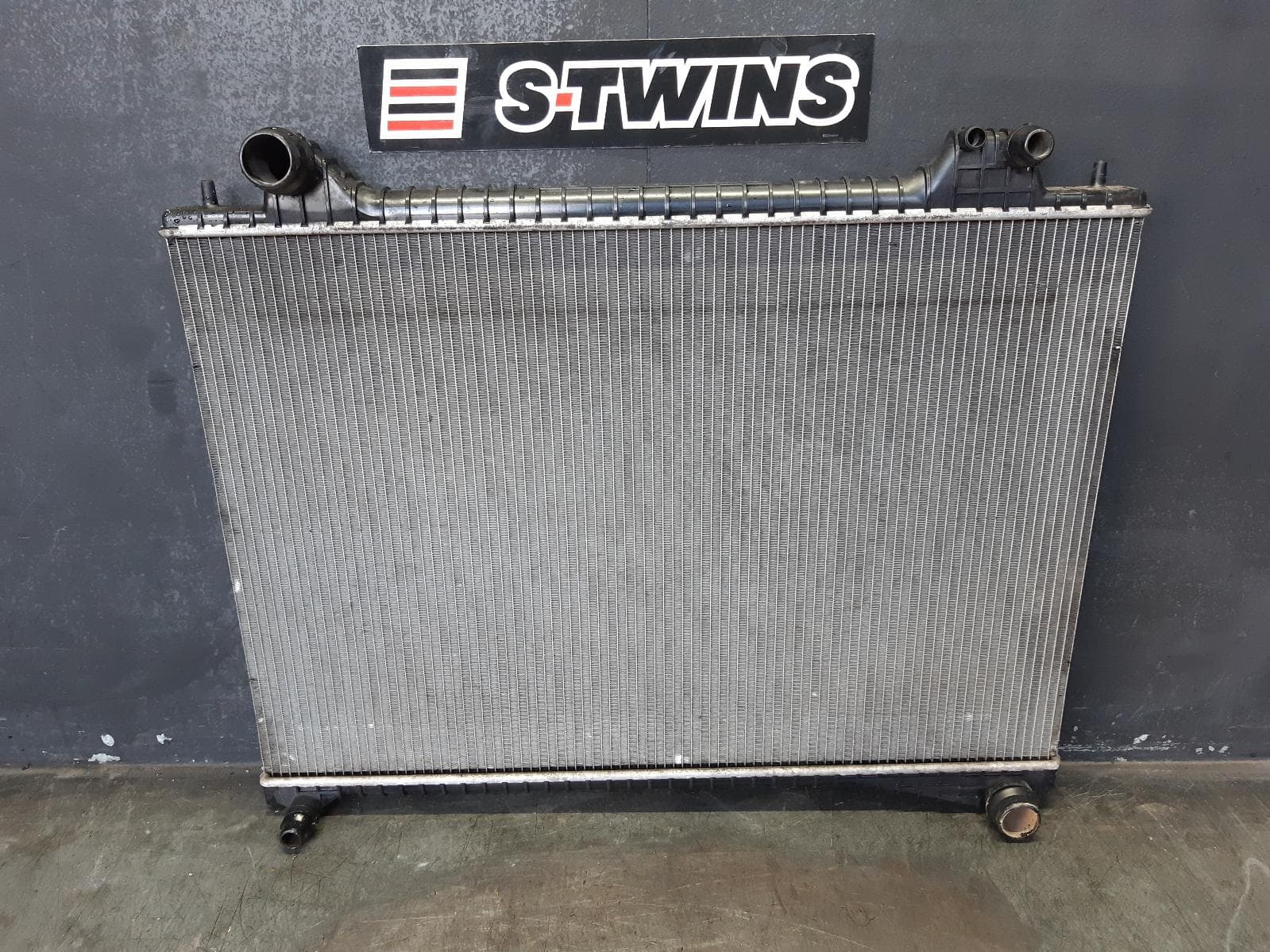 Used auto part listing image: 2017 JAGUAR F PACE RADIATOR X761, PRIMARY RADIATOR (CLOSEST TO ENGINE), AUTO, DIESEL, 2.0, TURBO, 02/16-10/20 0000352432