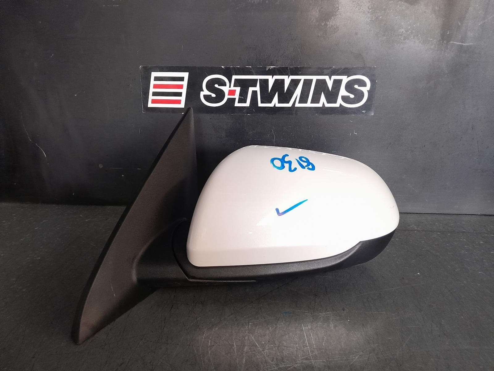 Used auto part listing image: 2021 KIA SELTOS LEFT DOOR MIRROR SP2, NON BLINDSPOT, NON MIRROR FLASHER (REPEATER) TYPE, 07/19- 0000346109