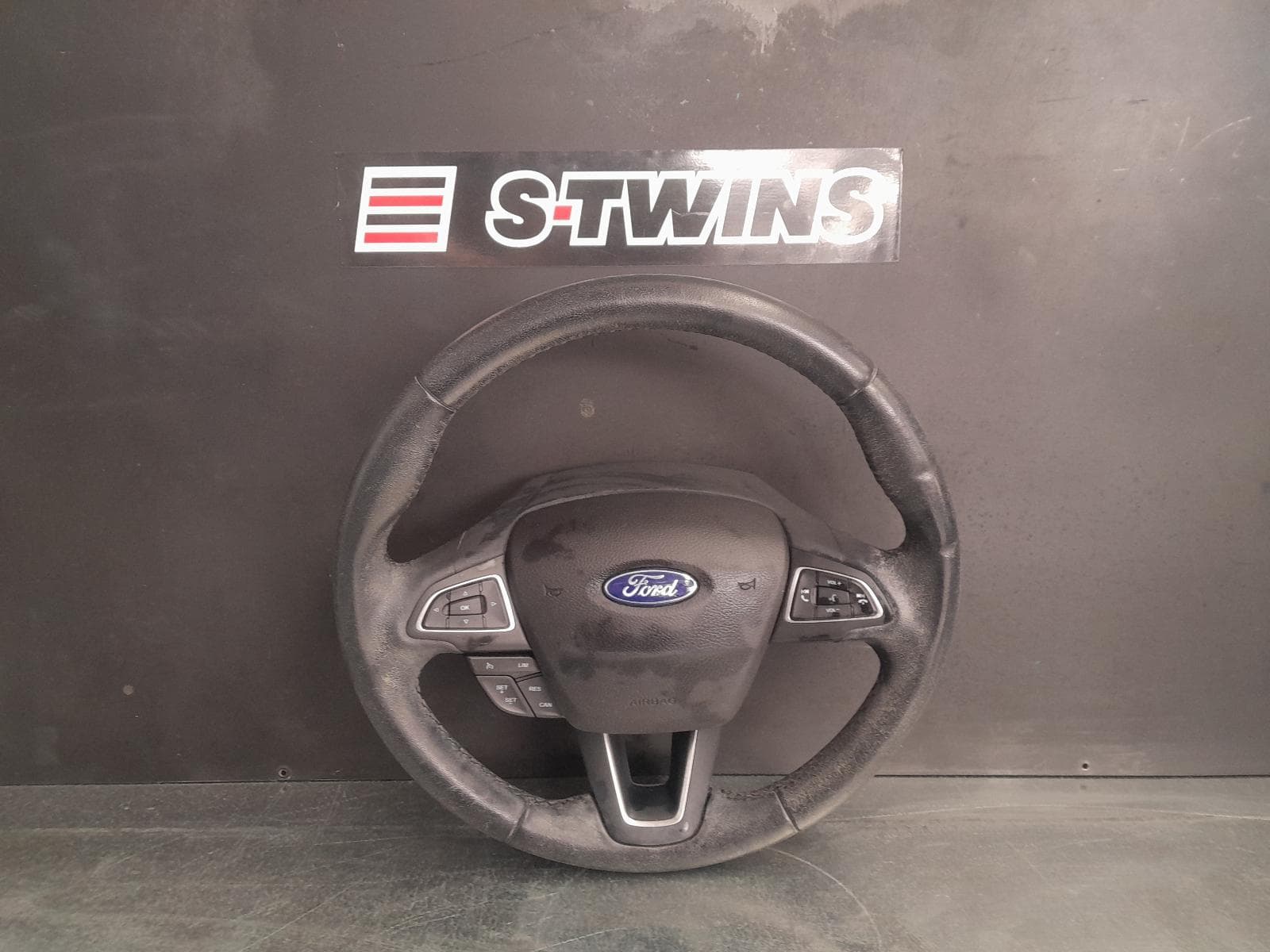 Used auto part listing image: 2016 FORD FOCUS STEERING WHEEL LEATHER, STANDARD TYPE, LZ, 07/15-11/18 0000313924