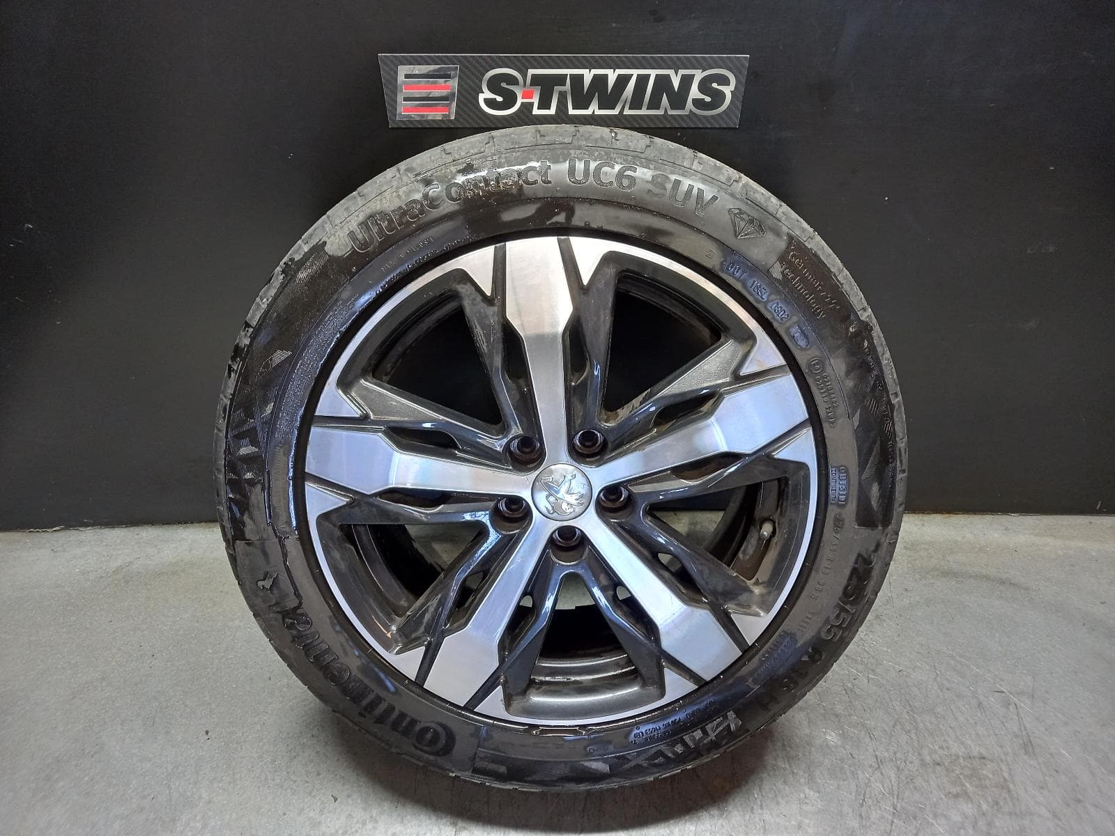 Used auto part listing image: 2018 PEUGEOT 3008 WHEEL MAG FACTORY, 18X7.5IN, 5 SPOKE, SILVER/BLACK, LOS ANGELES TYPE, P84, 10/16- 0000180473