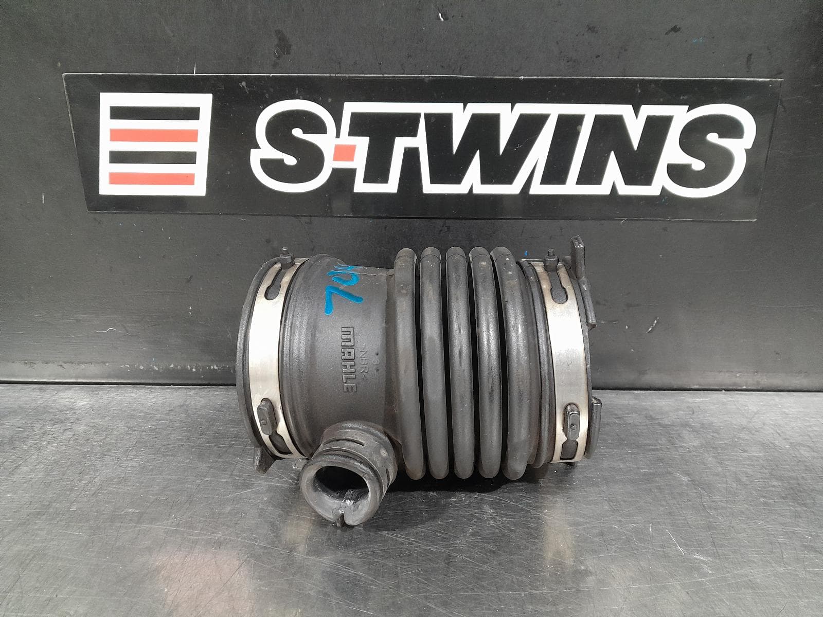 Used auto part listing image: 2020 NISSAN PATHFINDER AIR CLEANER DUCT HOS R52, 06/13-04/21 0000267477
