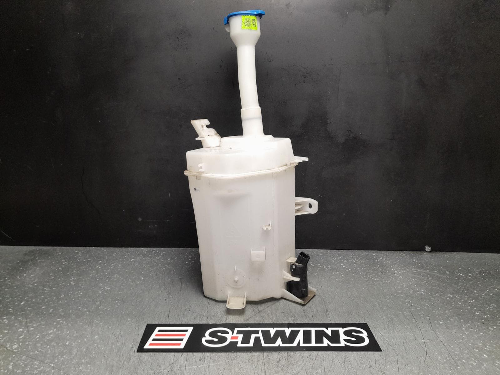 Used auto part listing image: 2024 HYUNDAI I30 WASHER BOTTLE CN7, SEDAN (S.KOREA VIN KMHL), N PREMIUM TYPE, 03/21- 0000353044