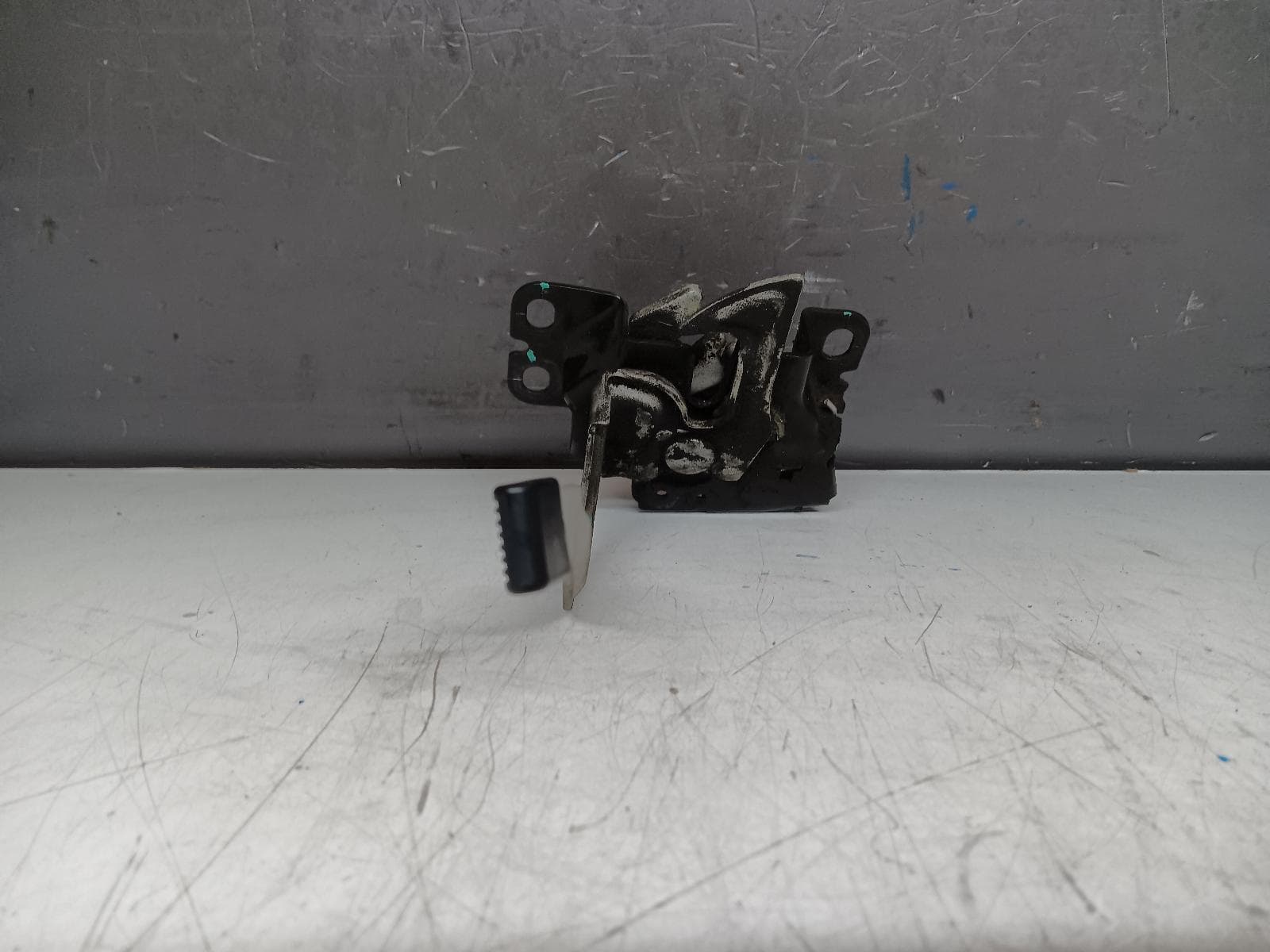 Used auto part listing image: 2020 HONDA CRV BONNET LOCK SUPPORT RW, 05/17-08/23 0000301247