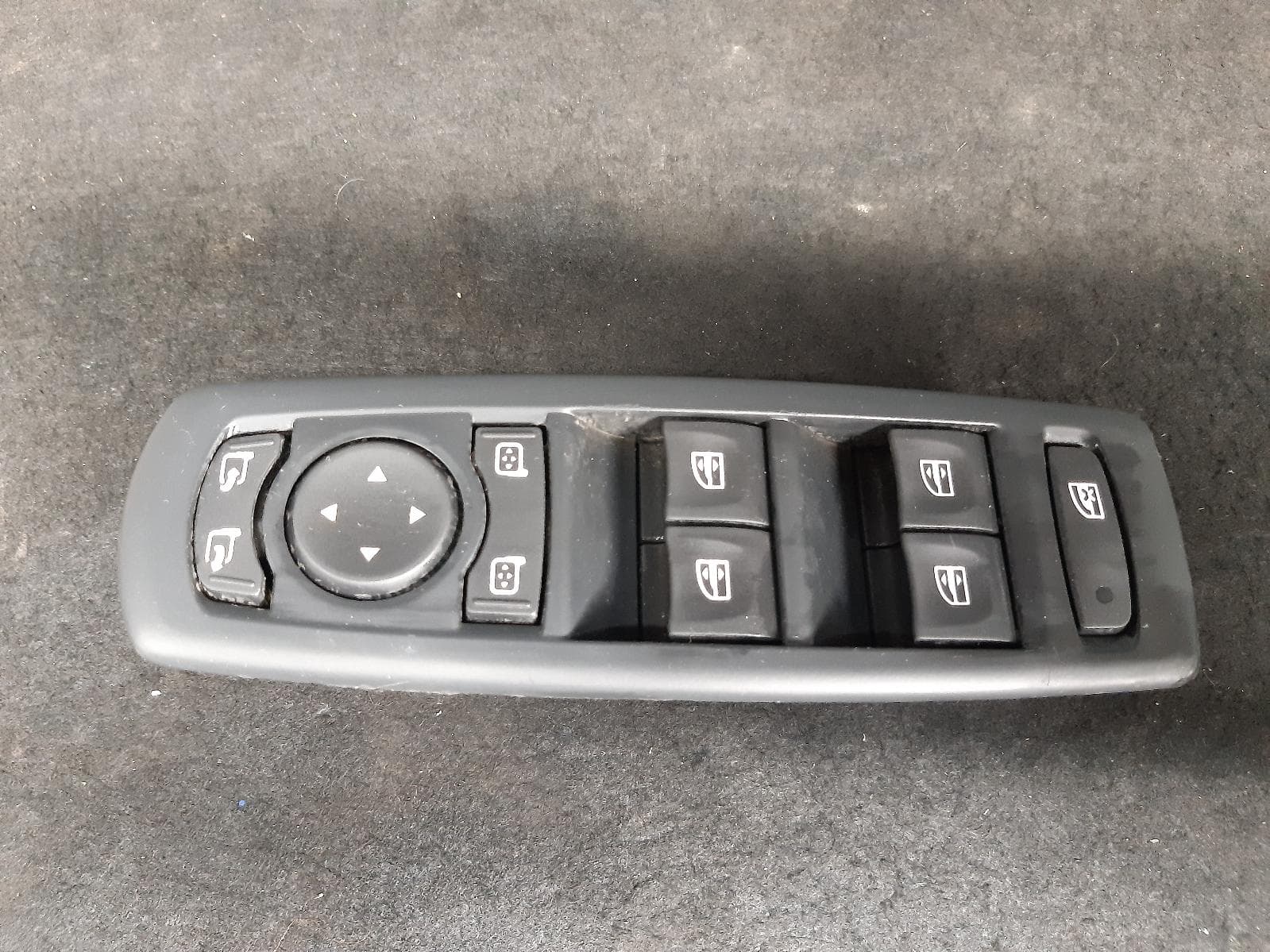 Used auto part listing image: 2012 RENAULT MEGANE PWR DR WIND SWITCH RH FRONT (MASTER SWITCH), X32/X95/K95, 5DR HATCH/WAGON, P/N 809610006R, (FOLDING MIRROR - 1 PLUG TYPE), 09/10-05/16 0000088724