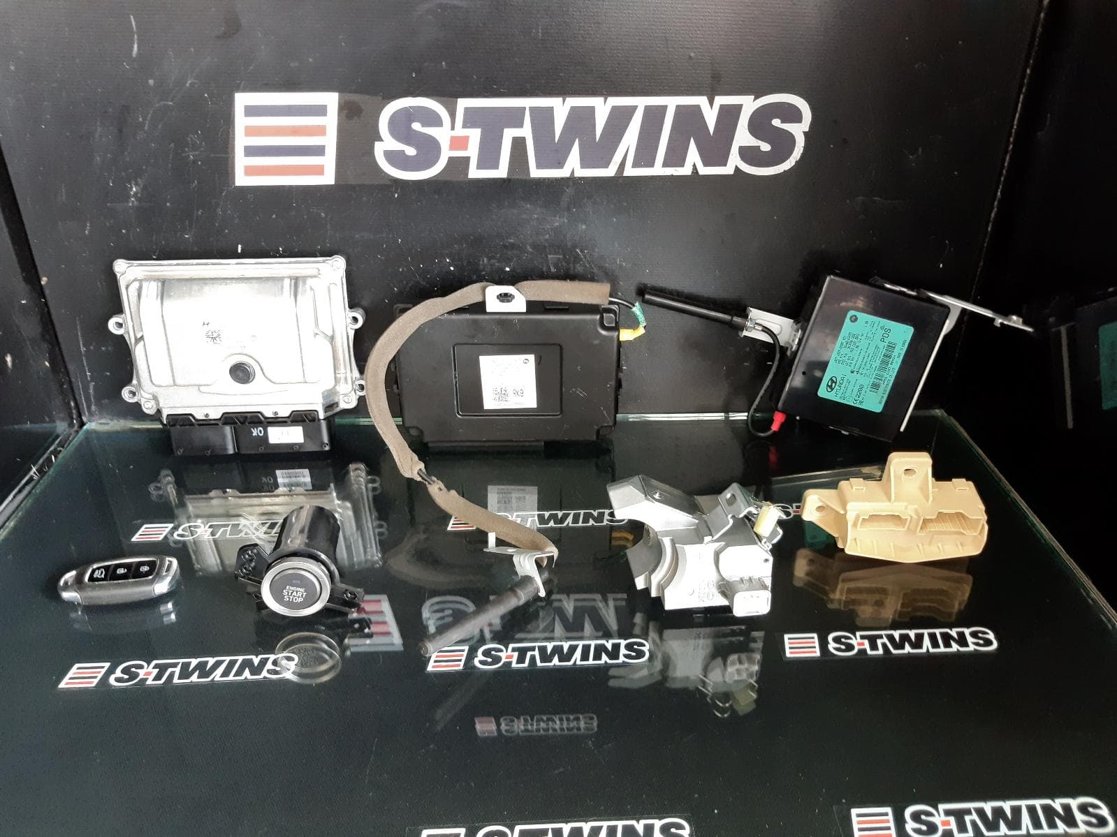 Used auto part listing image: 2019 HYUNDAI I30 ENGINE ECU, 1.6, PETROL, TURBO, SEC SET (ECU/IMM/READER/KEY), PD, 03/17- 0000189000