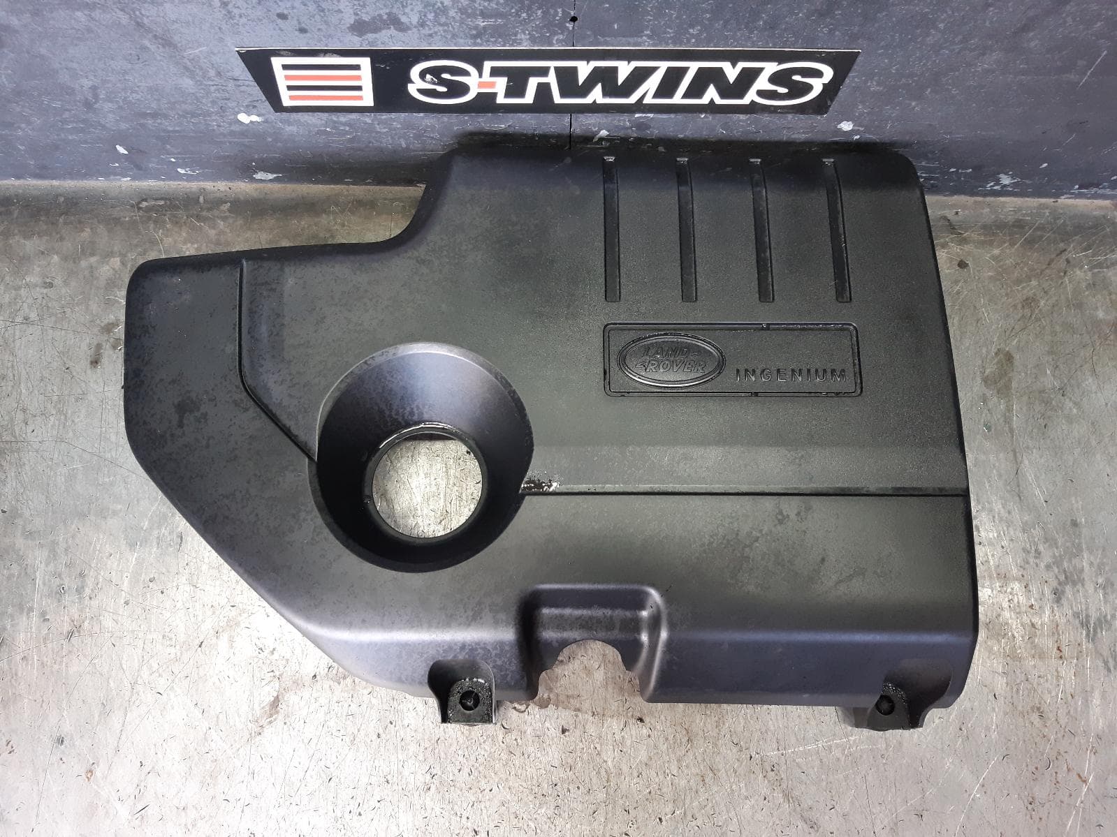 Used auto part listing image: 2020 LAND ROVER RANGE ROVER EVOQUE ENGINE COVER DIESEL, 2.0, TURBO, AJ20D4, L551, 02/19- 0000354659