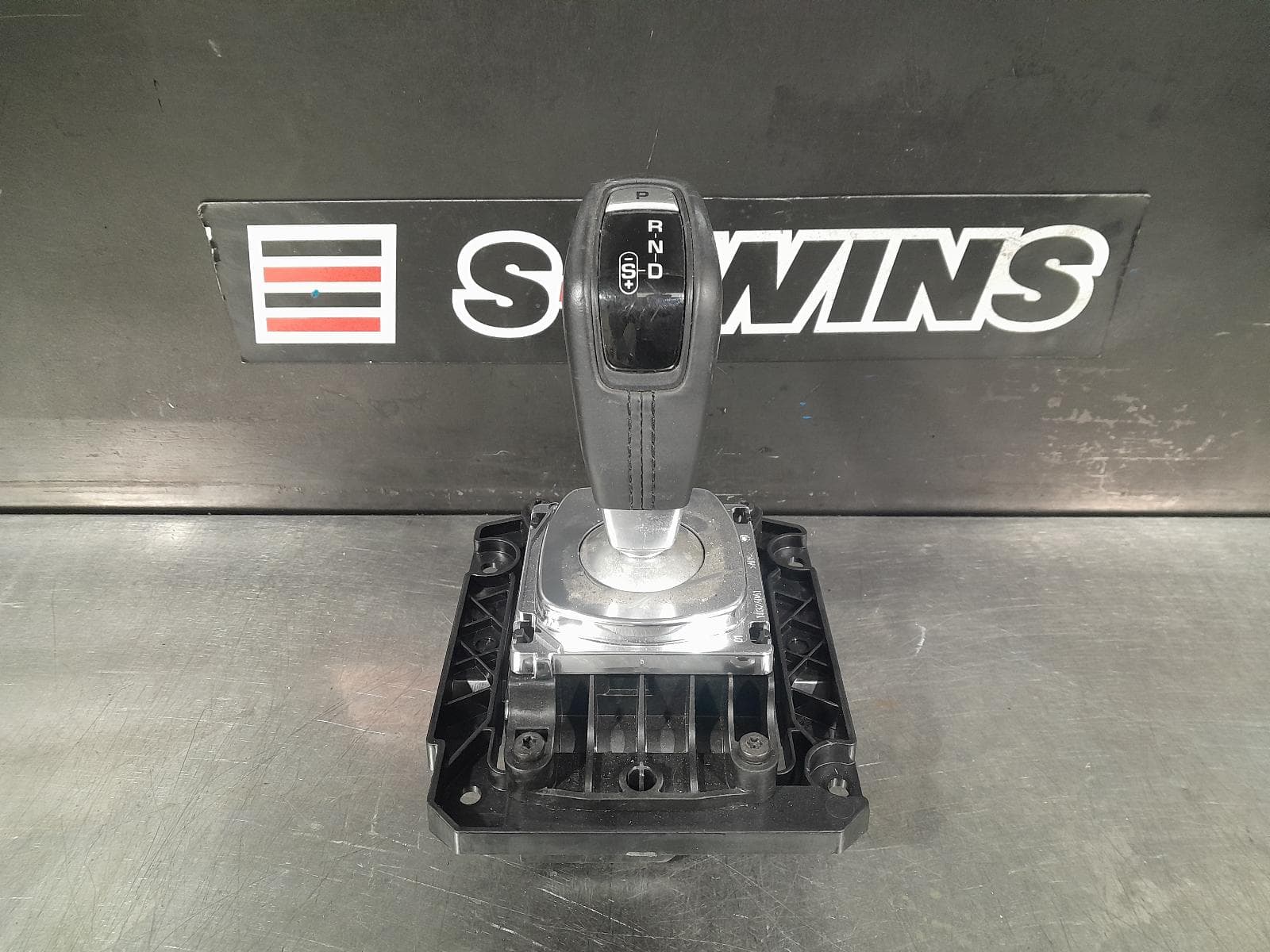 Used auto part listing image: 2020 LAND ROVER DISCOVERY SPORT GEAR STICK SHIFTER GEAR SHIFT ASSY, AUTO, L550, 07/19- 0000293764