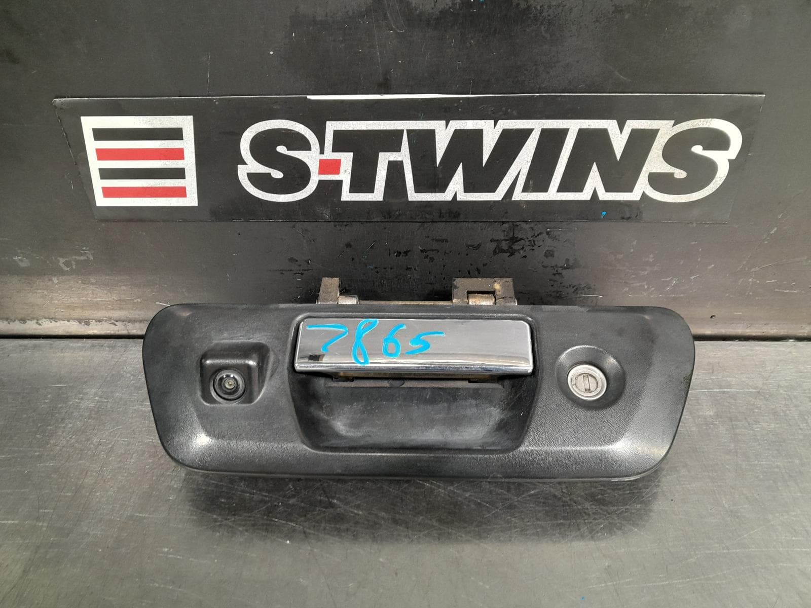 Used auto part listing image: 2016 NISSAN NAVARA REVERSE CAMERA REVERSE CAMERA (TAILGATE MOUNTED), NP300, 05/15- 0000305243