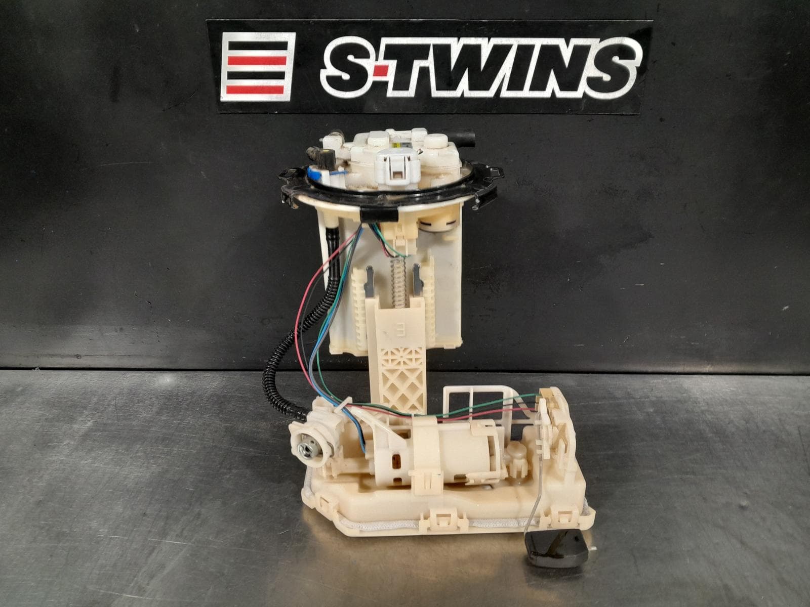 Used auto part listing image: 2022 TOYOTA COROLLA FUEL PUMP E210, 07/18- 0000299837