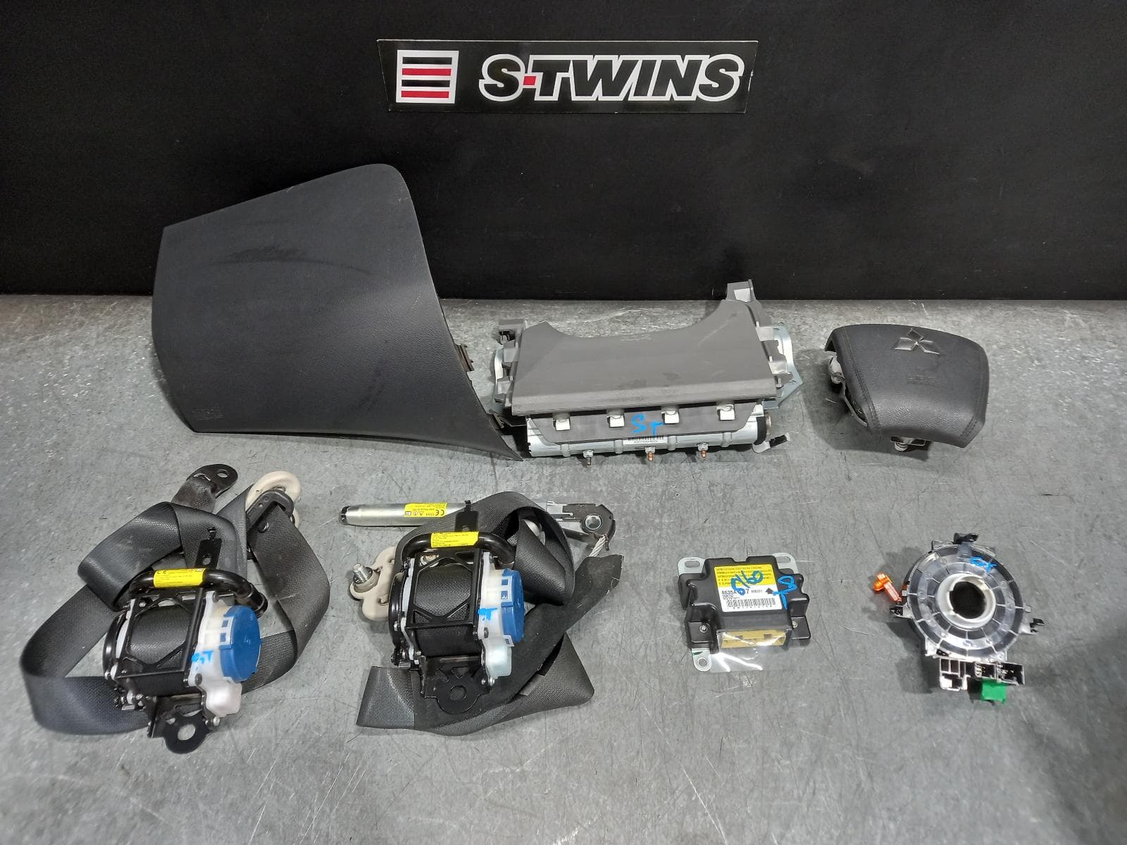 Used auto part listing image: 2017 MITSUBISHI TRITON AIRBAG ASSEMBLY DUAL AIRBAG ASSY, MQ-MR, 03/15-10/23 0000306414