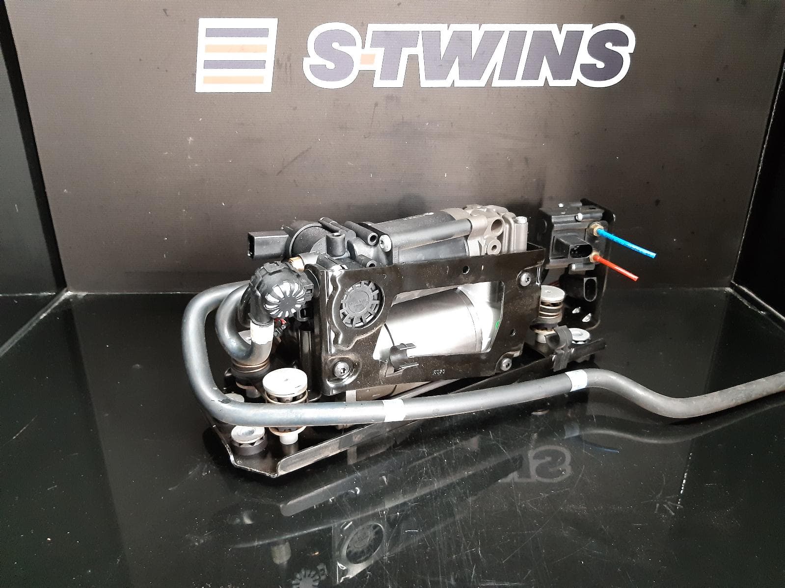 Used auto part listing image: 2009 BMW 7 SERIES AIR RIDE COMPRESSOR F01/F02, 03/09-09/15 0000113443